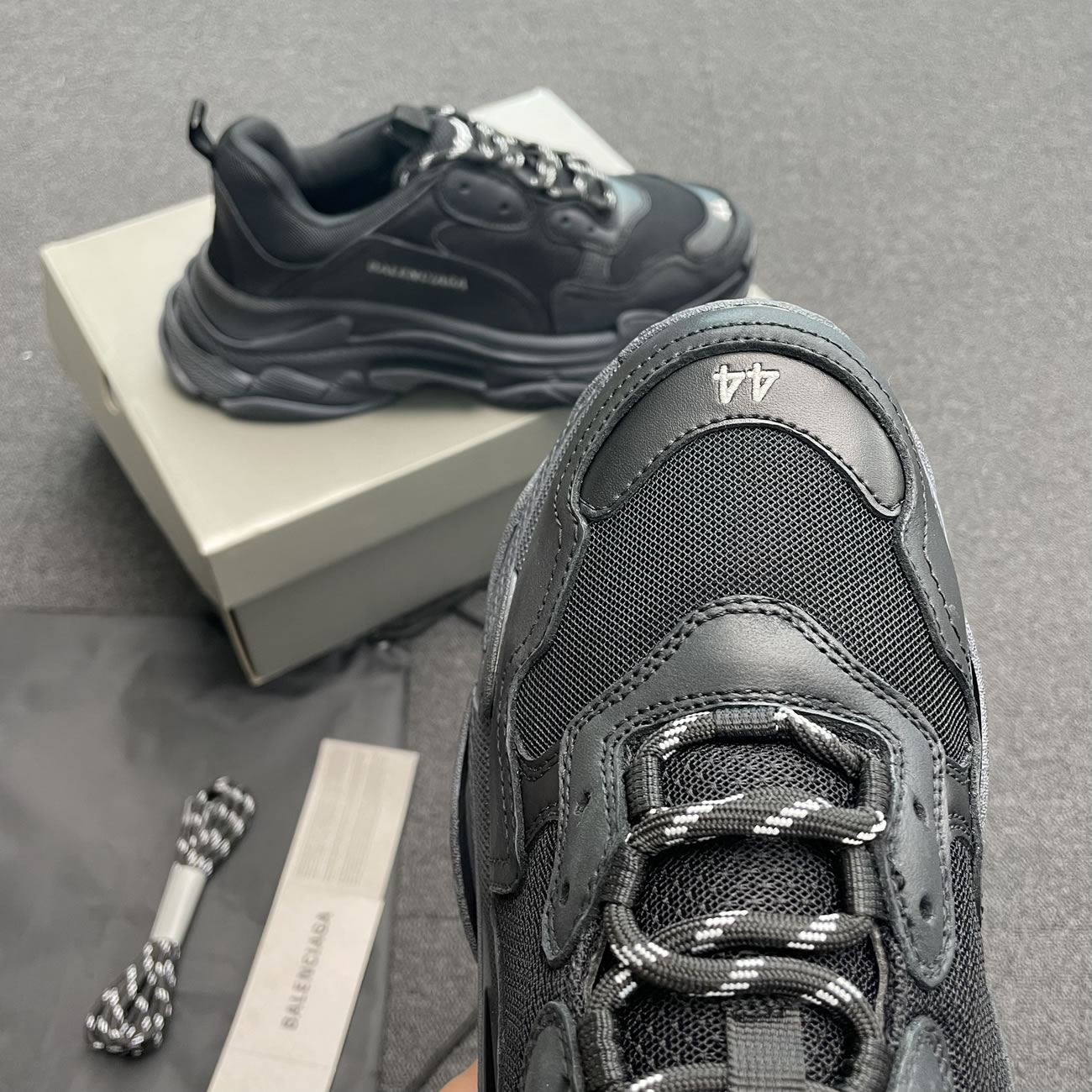 Balenciaga Triple S Triple Black 2018 Reissue Pre Distressed 512176 W09o1 1000 (5) - www.kitistry.com Balenciaga Triple S Triple Black 2018 Reissue Pre Distressed 512176 W09o1 1000 (5) - www.kitistry.com