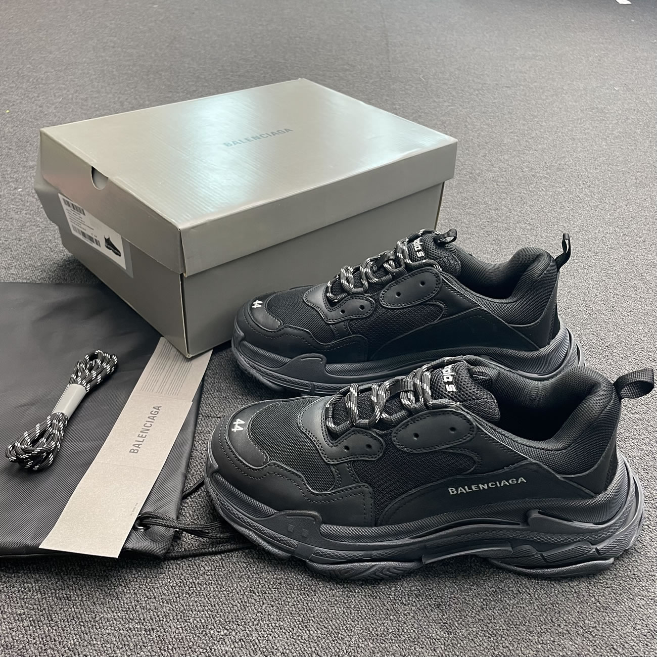 Balenciaga Triple S Triple Black 2018 Reissue Pre Distressed 512176 W09o1 1000 (6) - www.kitistry.com Balenciaga Triple S Triple Black 2018 Reissue Pre Distressed 512176 W09o1 1000 (6) - www.kitistry.com
