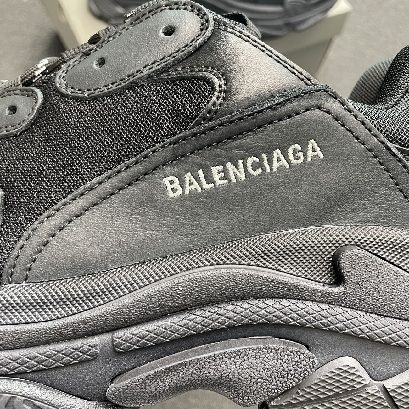 Balenciaga Triple S Triple Black 2018 Reissue Pre Distressed 512176 W09o1 1000 (7) - www.kitistry.com Balenciaga Triple S Triple Black 2018 Reissue Pre Distressed 512176 W09o1 1000 (7) - www.kitistry.com