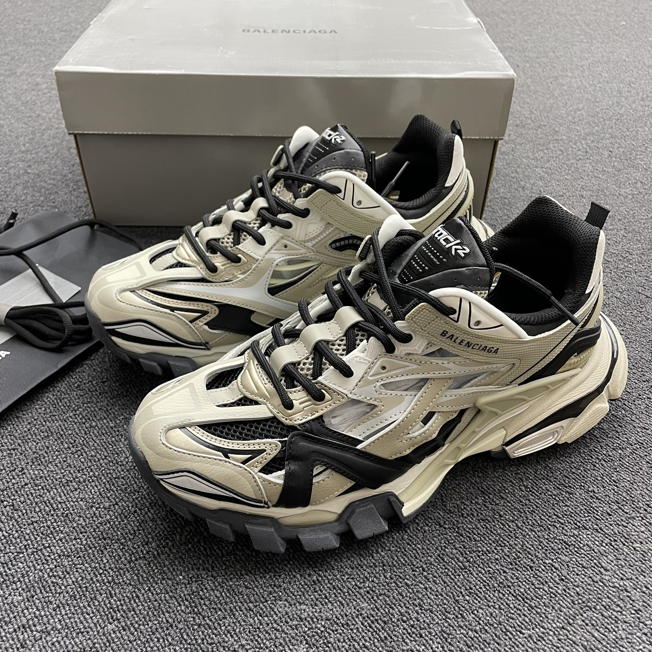 Balenciaga Track.2 Beige Black 568614w2gn38071 (14) - www.kitistry.com Balenciaga Track.2 Beige Black 568614w2gn38071 (14) - www.kitistry.com