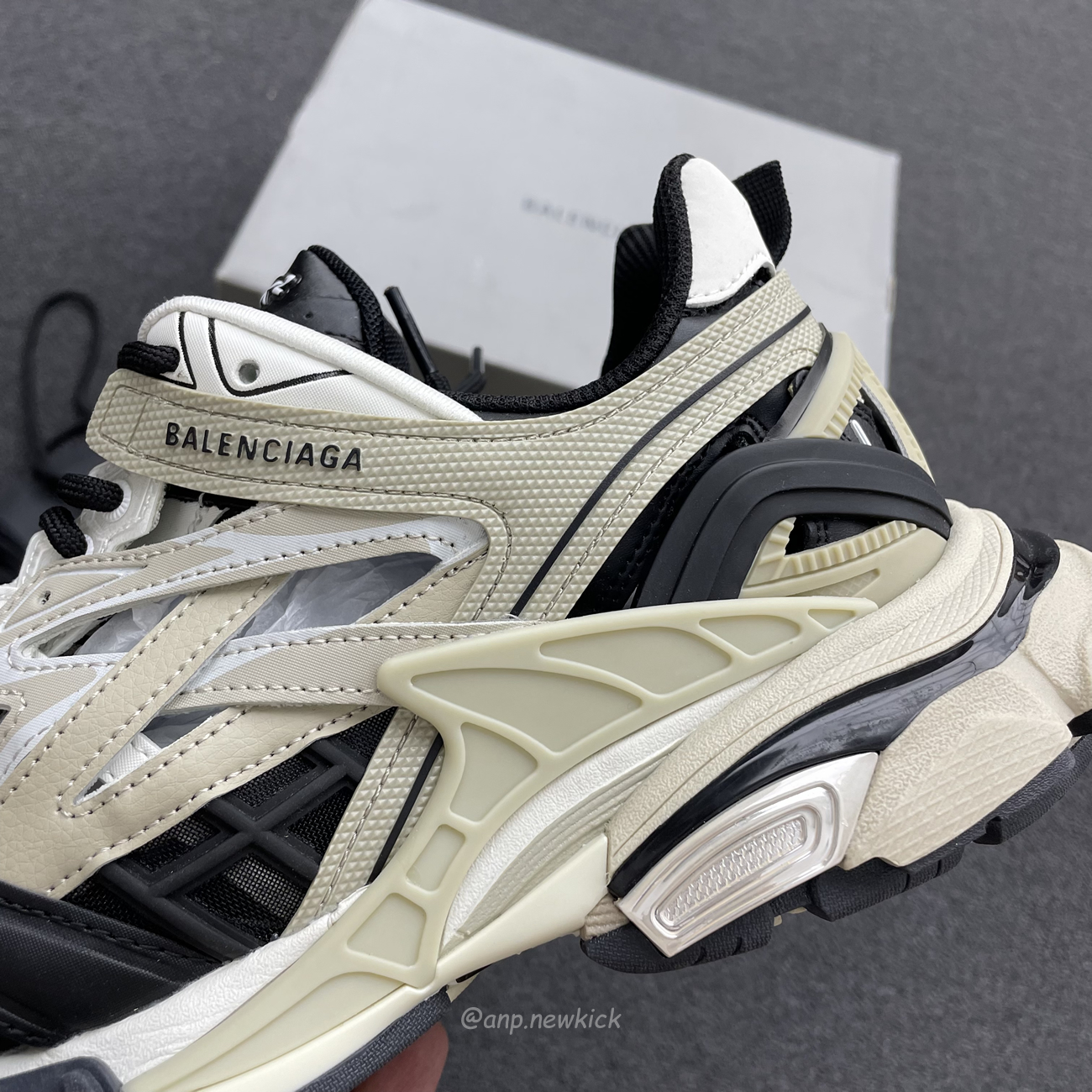 Balenciaga Track.2 Beige Black 568614w2gn38071 (18) - www.kitistry.com Balenciaga Track.2 Beige Black 568614w2gn38071 (18) - www.kitistry.com