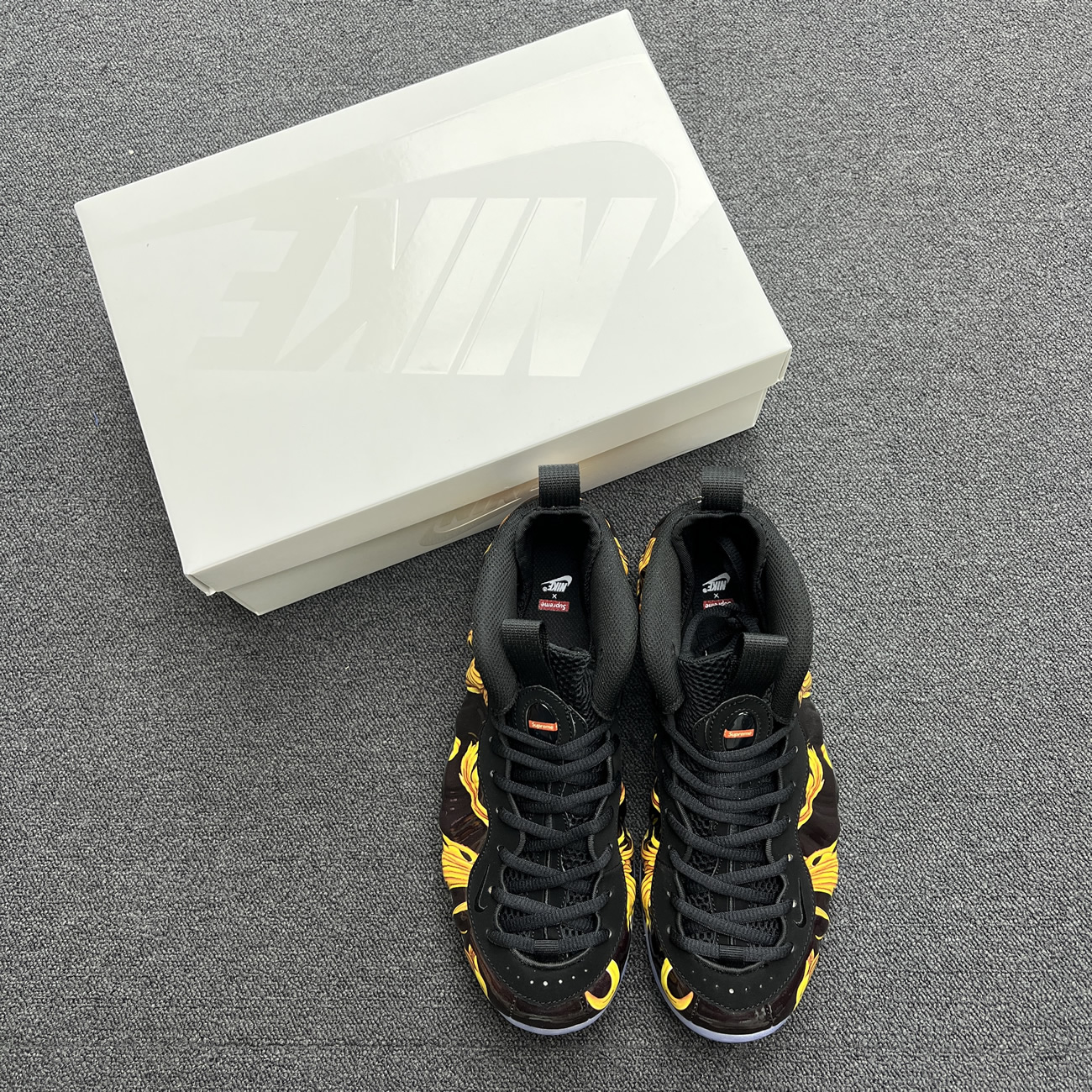 Nike Air Foamposite One Supreme Black Red 652792 001 600 (10) - www.kitistry.com Nike Air Foamposite One Supreme Black Red 652792 001 600 (10) - www.kitistry.com