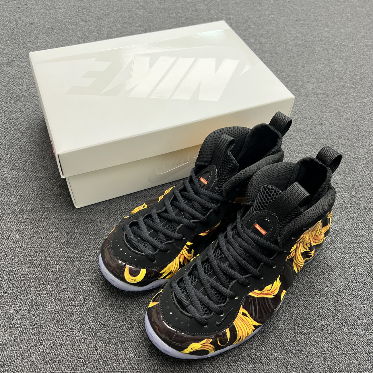 Nike Air Foamposite One Supreme Black Red 652792 001 600 (2) - www.kitistry.com Nike Air Foamposite One Supreme Black Red 652792 001 600 (2) - www.kitistry.com