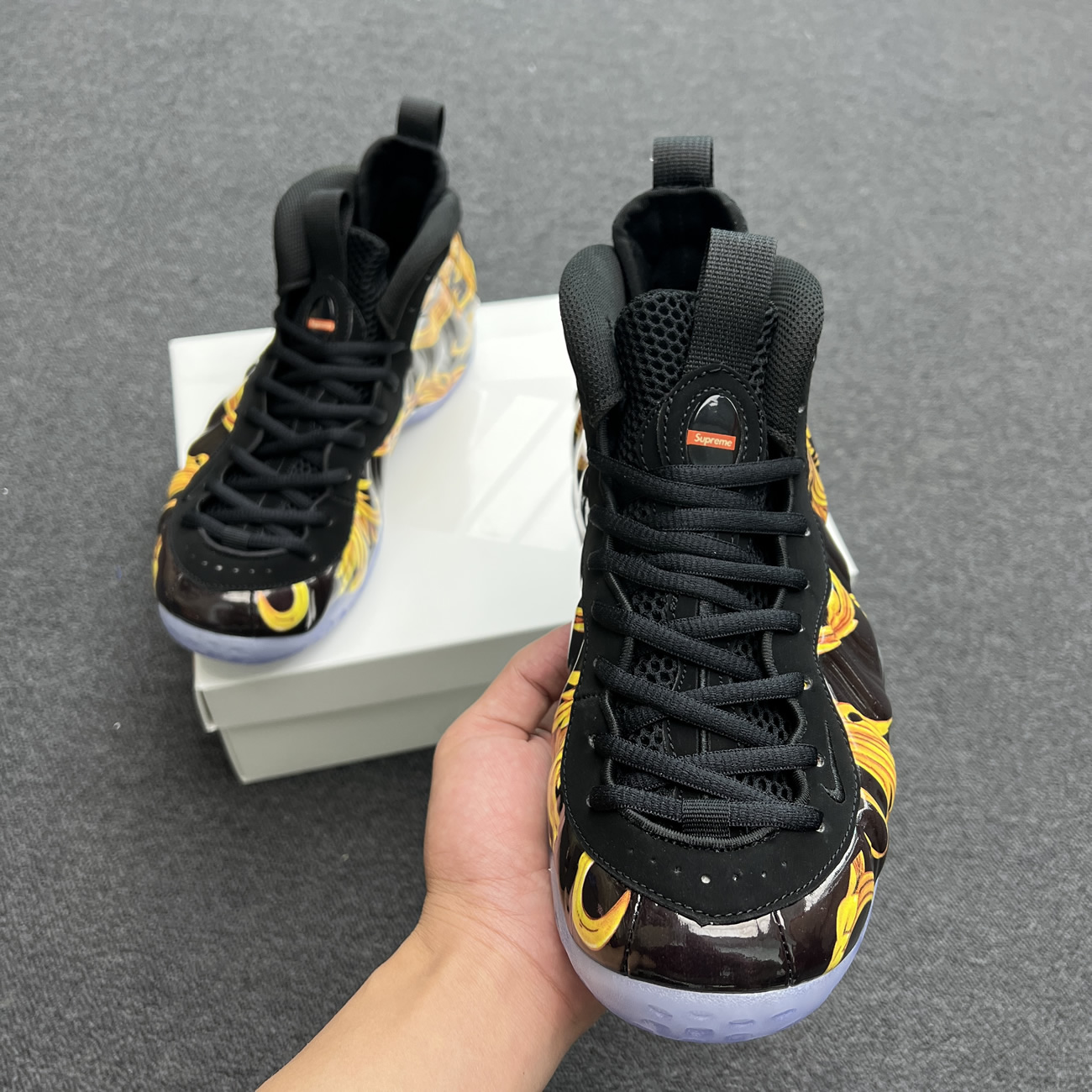 Nike Air Foamposite One Supreme Black Red 652792 001 600 (6) - www.kitistry.com Nike Air Foamposite One Supreme Black Red 652792 001 600 (6) - www.kitistry.com