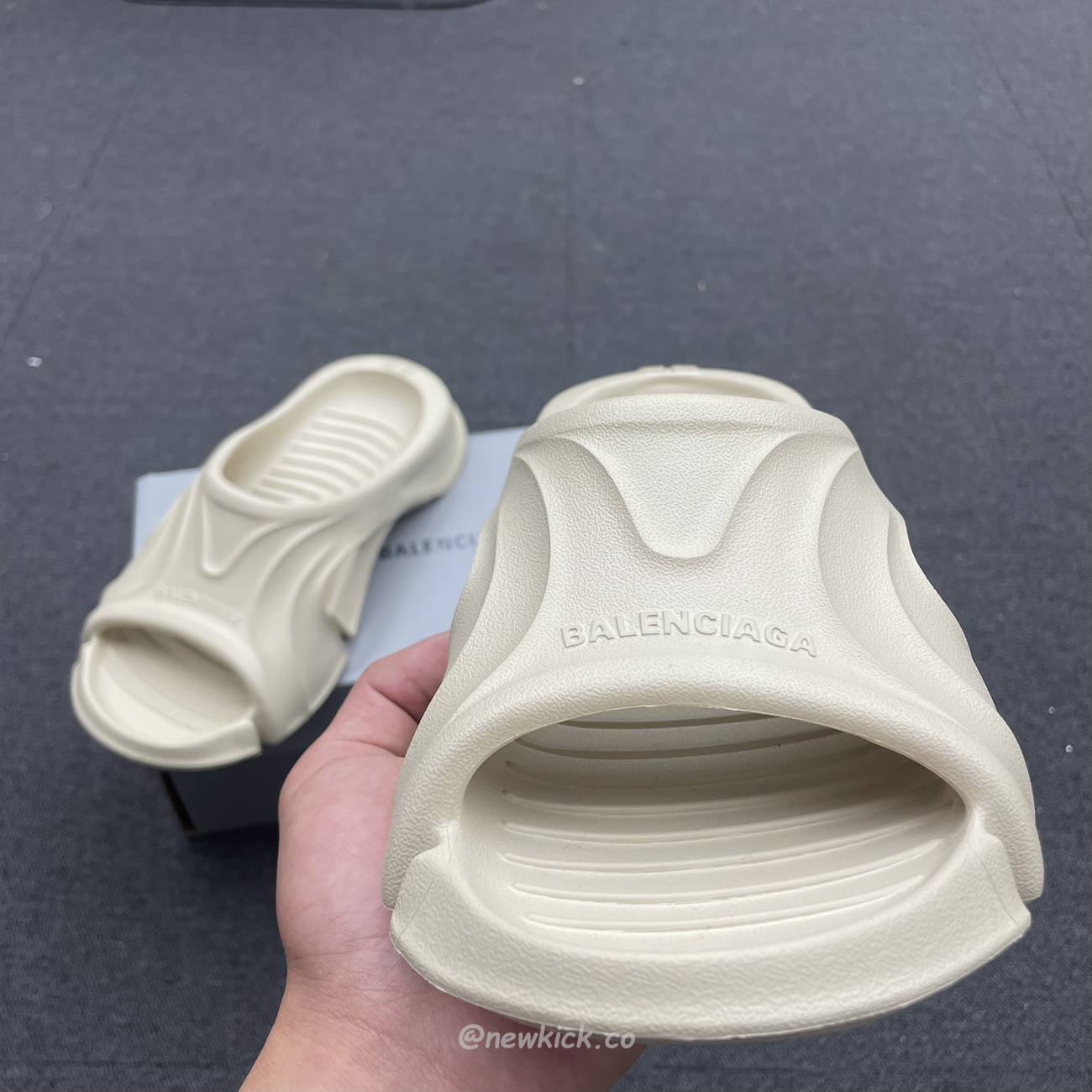 Balenciaga Mold Slide Sandal Black Beige 653874w3ce21000 (4) - www.kitistry.com Balenciaga Mold Slide Sandal Black Beige 653874w3ce21000 (4) - www.kitistry.com