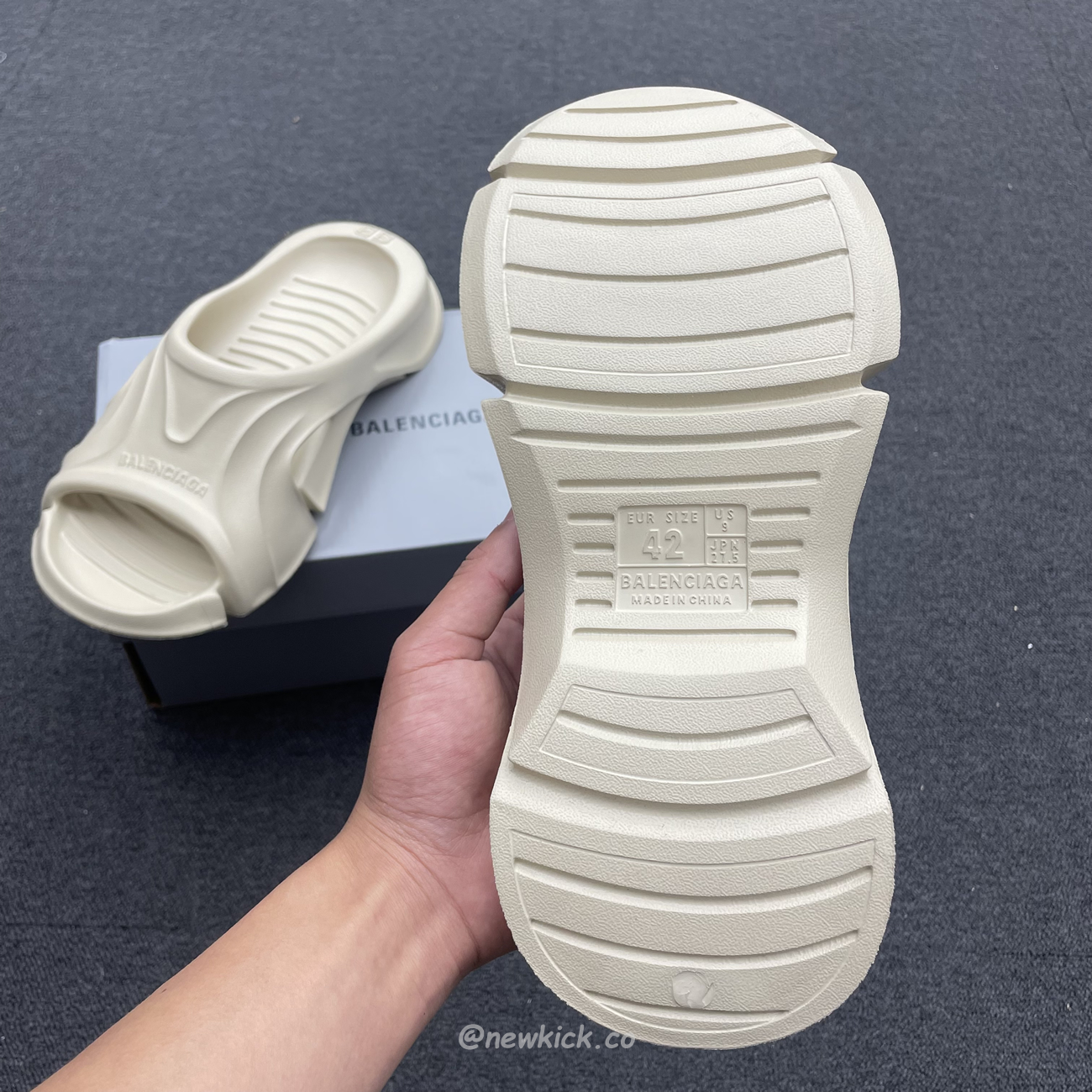 Balenciaga Mold Slide Sandal Black Beige 653874w3ce21000 (7) - www.kitistry.com Balenciaga Mold Slide Sandal Black Beige 653874w3ce21000 (7) - www.kitistry.com