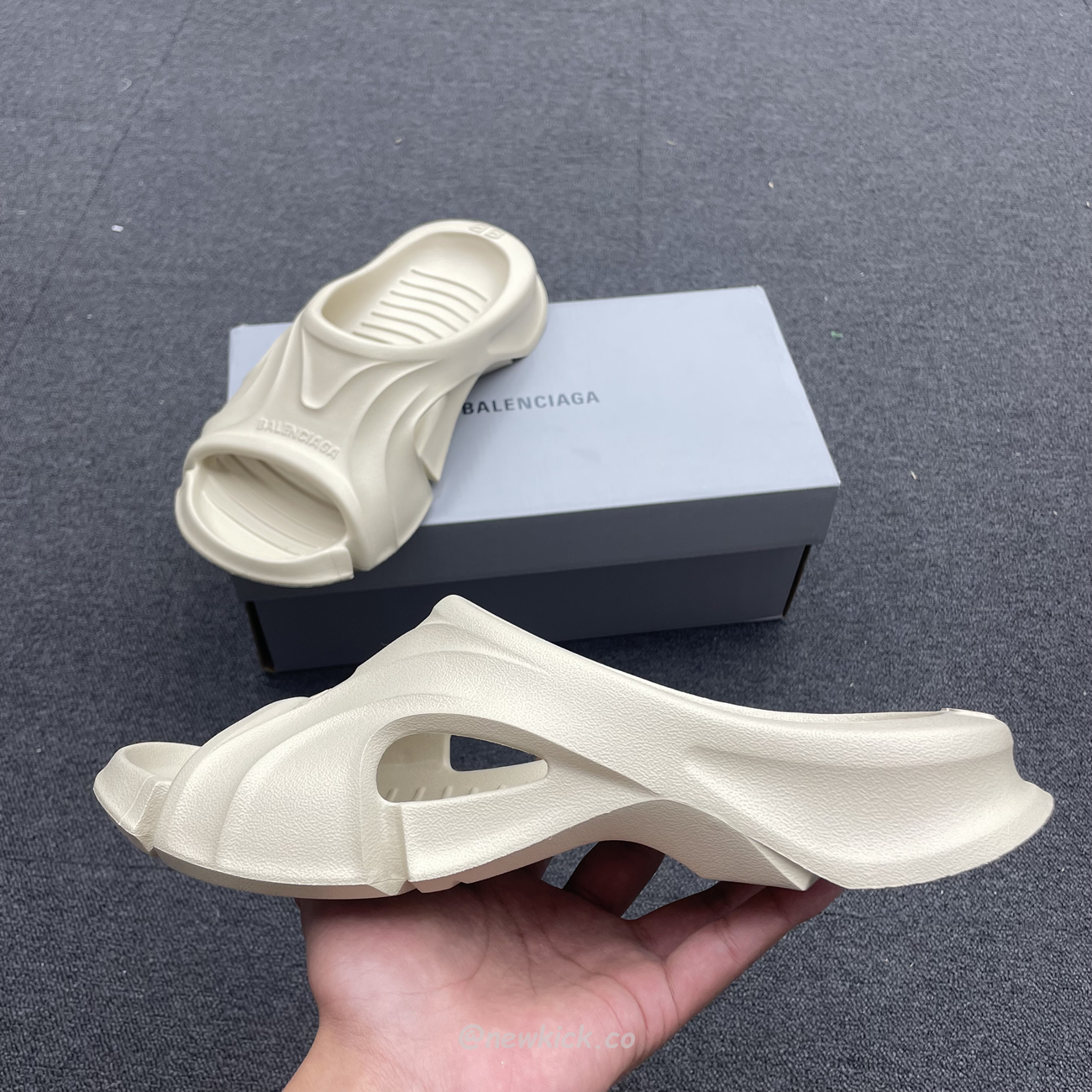 Balenciaga Mold Slide Sandal Black Beige 653874w3ce21000 (8) - www.kitistry.com Balenciaga Mold Slide Sandal Black Beige 653874w3ce21000 (8) - www.kitistry.com
