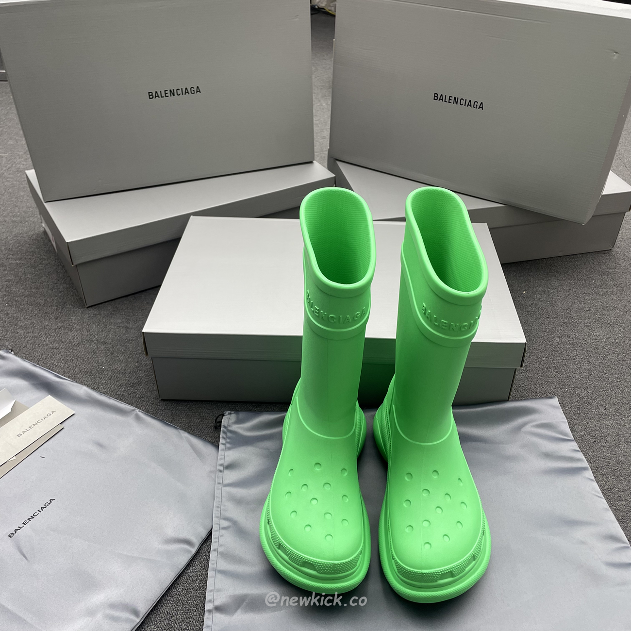 Balenciaga X Crocs Boot Black White Green Bright Pink Beige Rubber 677388w1s8e1000 (11) - www.kitistry.com Balenciaga X Crocs Boot Black White Green Bright Pink Beige Rubber 677388w1s8e1000 (11) - www.kitistry.com