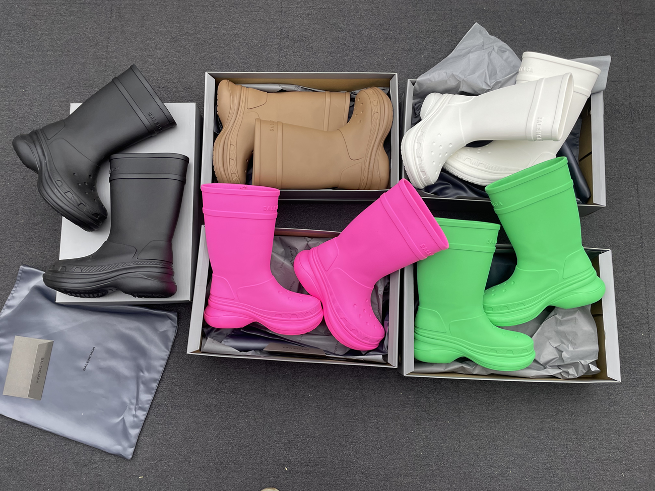 Balenciaga X Crocs Boot Black White Green Bright Pink Beige Rubber 677388w1s8e1000 (14) - www.kitistry.com Balenciaga X Crocs Boot Black White Green Bright Pink Beige Rubber 677388w1s8e1000 (14) - www.kitistry.com