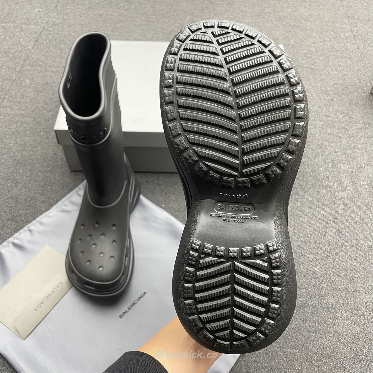Balenciaga X Crocs Boot Black White Green Bright Pink Beige Rubber 677388w1s8e1000 (2) - www.kitistry.com Balenciaga X Crocs Boot Black White Green Bright Pink Beige Rubber 677388w1s8e1000 (2) - www.kitistry.com