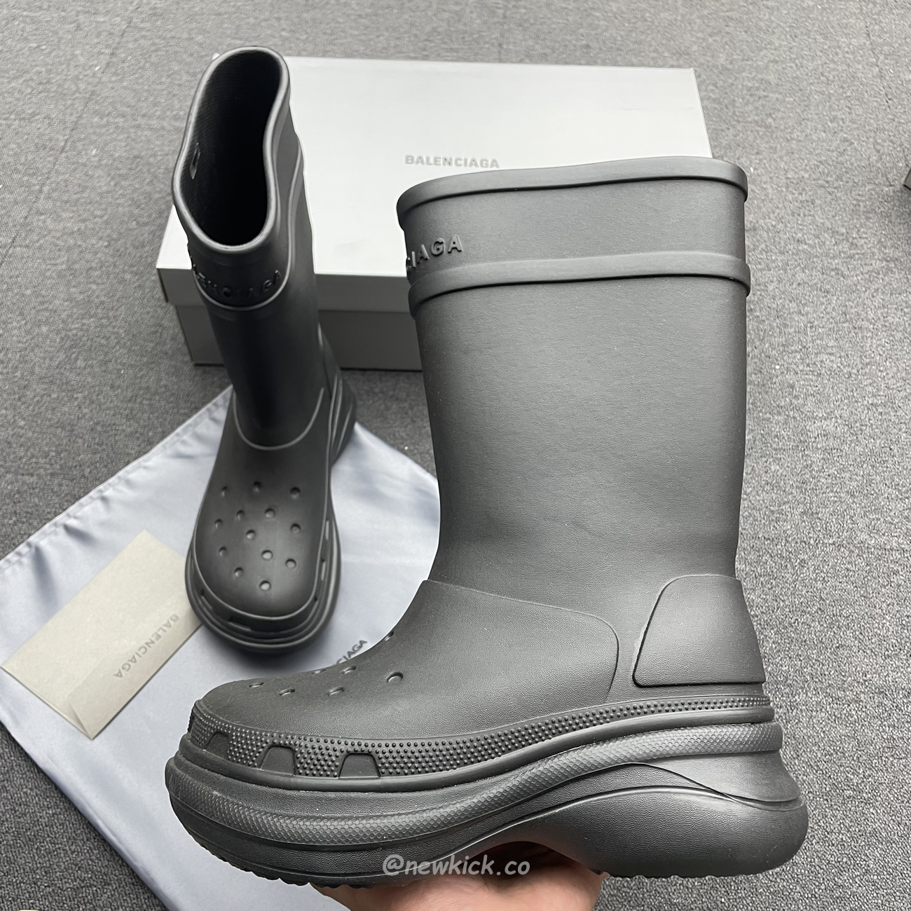 Balenciaga X Crocs Boot Black White Green Bright Pink Beige Rubber 677388w1s8e1000 (3) - www.kitistry.com Balenciaga X Crocs Boot Black White Green Bright Pink Beige Rubber 677388w1s8e1000 (3) - www.kitistry.com