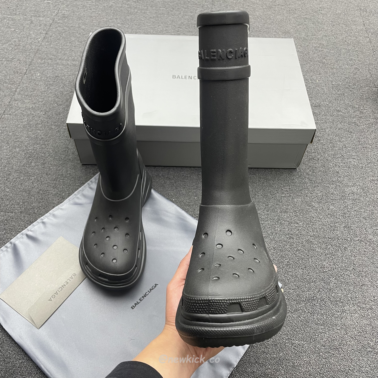 Balenciaga X Crocs Boot Black White Green Bright Pink Beige Rubber 677388w1s8e1000 (5) - www.kitistry.com Balenciaga X Crocs Boot Black White Green Bright Pink Beige Rubber 677388w1s8e1000 (5) - www.kitistry.com