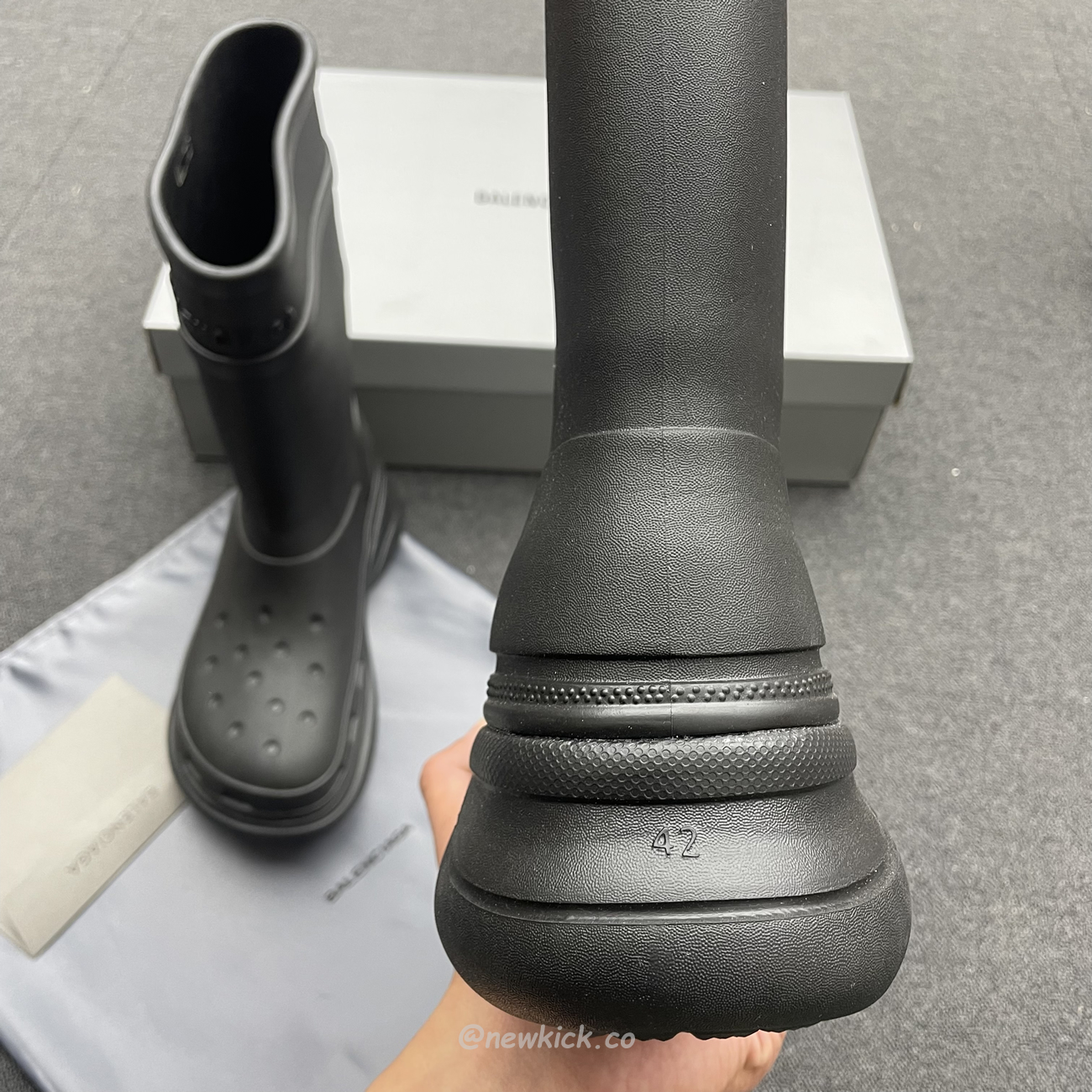 Balenciaga X Crocs Boot Black White Green Bright Pink Beige Rubber 677388w1s8e1000 (6) - www.kitistry.com Balenciaga X Crocs Boot Black White Green Bright Pink Beige Rubber 677388w1s8e1000 (6) - www.kitistry.com