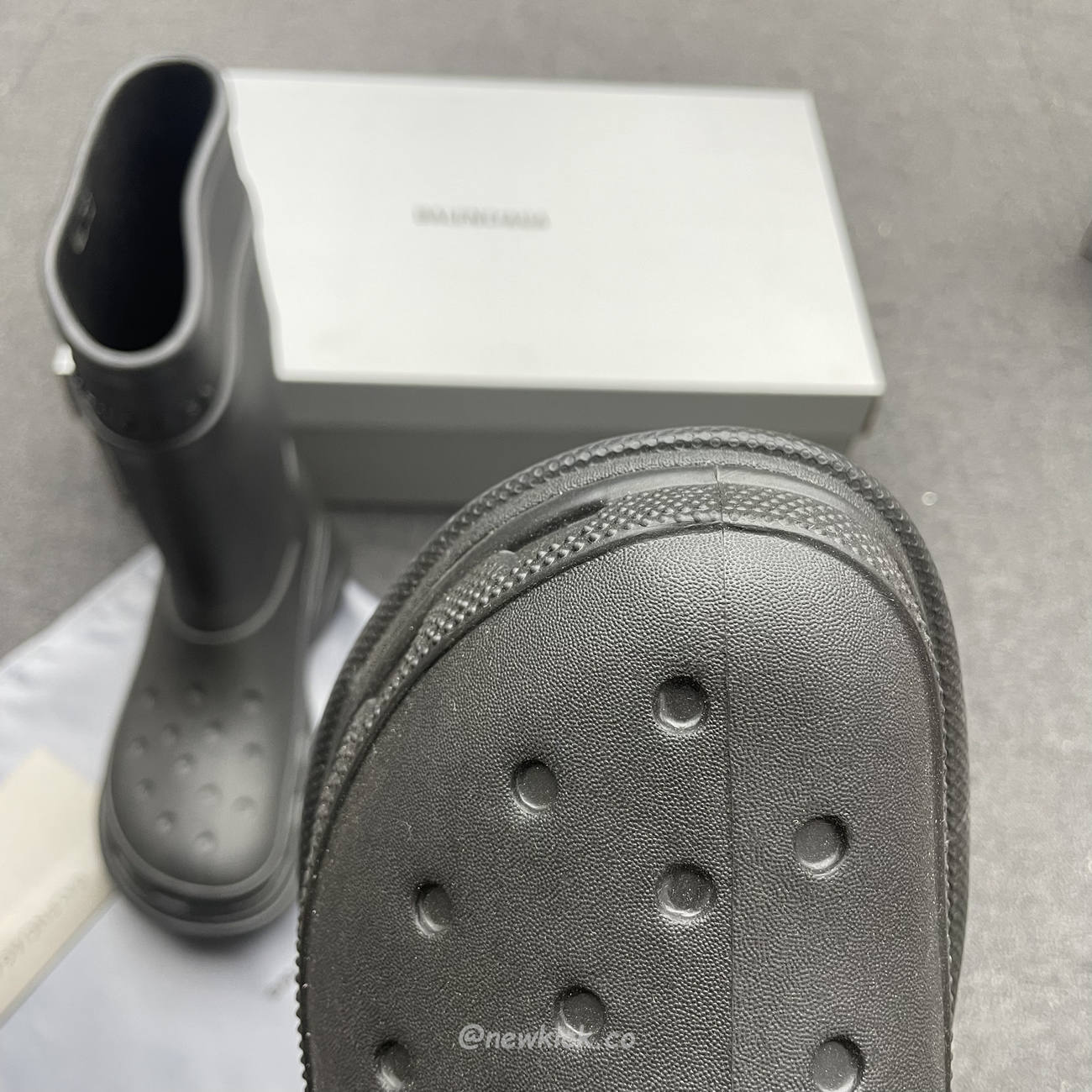 Balenciaga X Crocs Boot Black White Green Bright Pink Beige Rubber 677388w1s8e1000 (7) - www.kitistry.com Balenciaga X Crocs Boot Black White Green Bright Pink Beige Rubber 677388w1s8e1000 (7) - www.kitistry.com