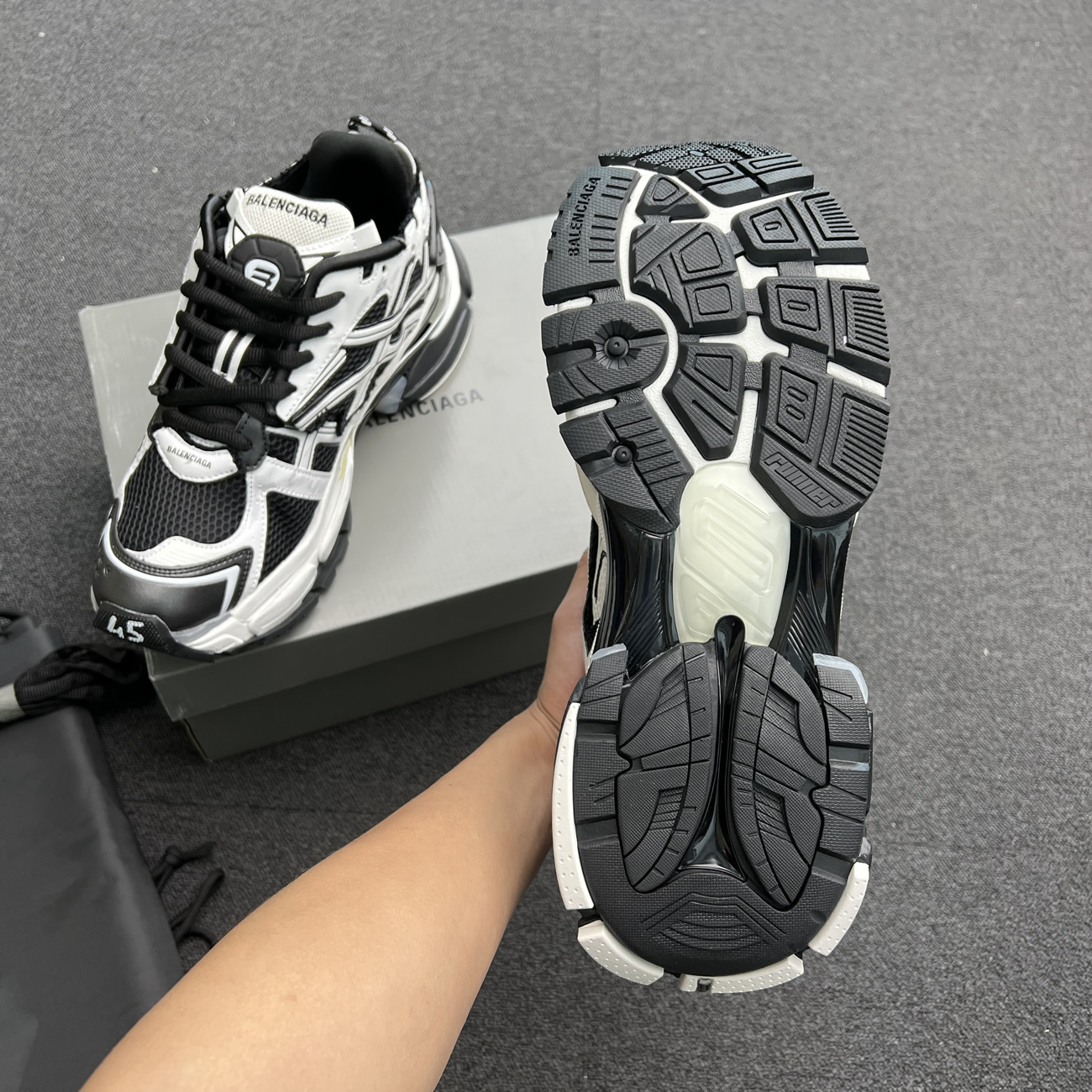 Balenciaga Runner White Black White 677403w3rb29010 (4) - www.kitistry.com Balenciaga Runner White Black White 677403w3rb29010 (4) - www.kitistry.com