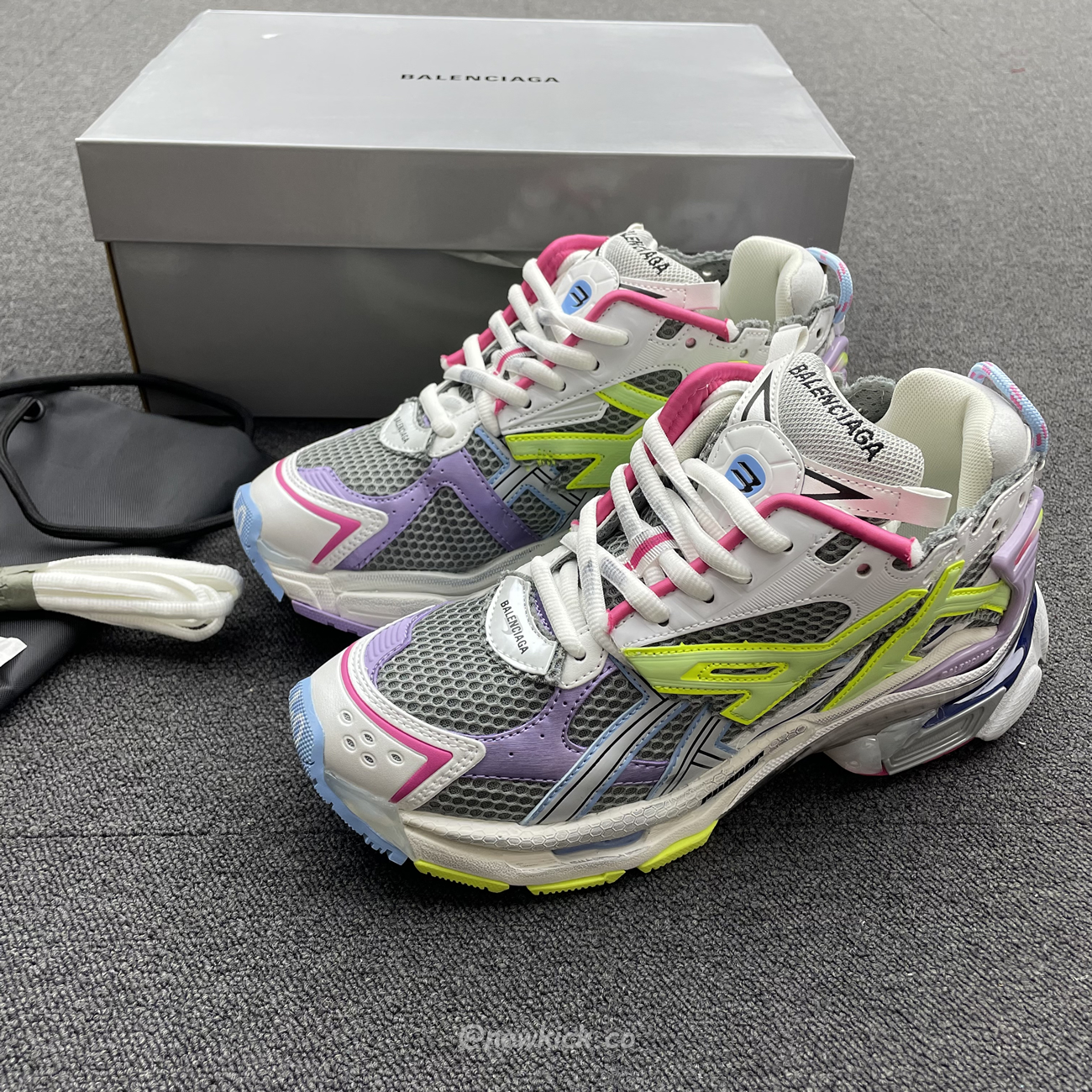 Balenciaga Runner Leather Free Grey Light Purple Neon Yellow White 677403w3rbp1745 (11) - www.kitistry.com Balenciaga Runner Leather Free Grey Light Purple Neon Yellow White 677403w3rbp1745 (11) - www.kitistry.com