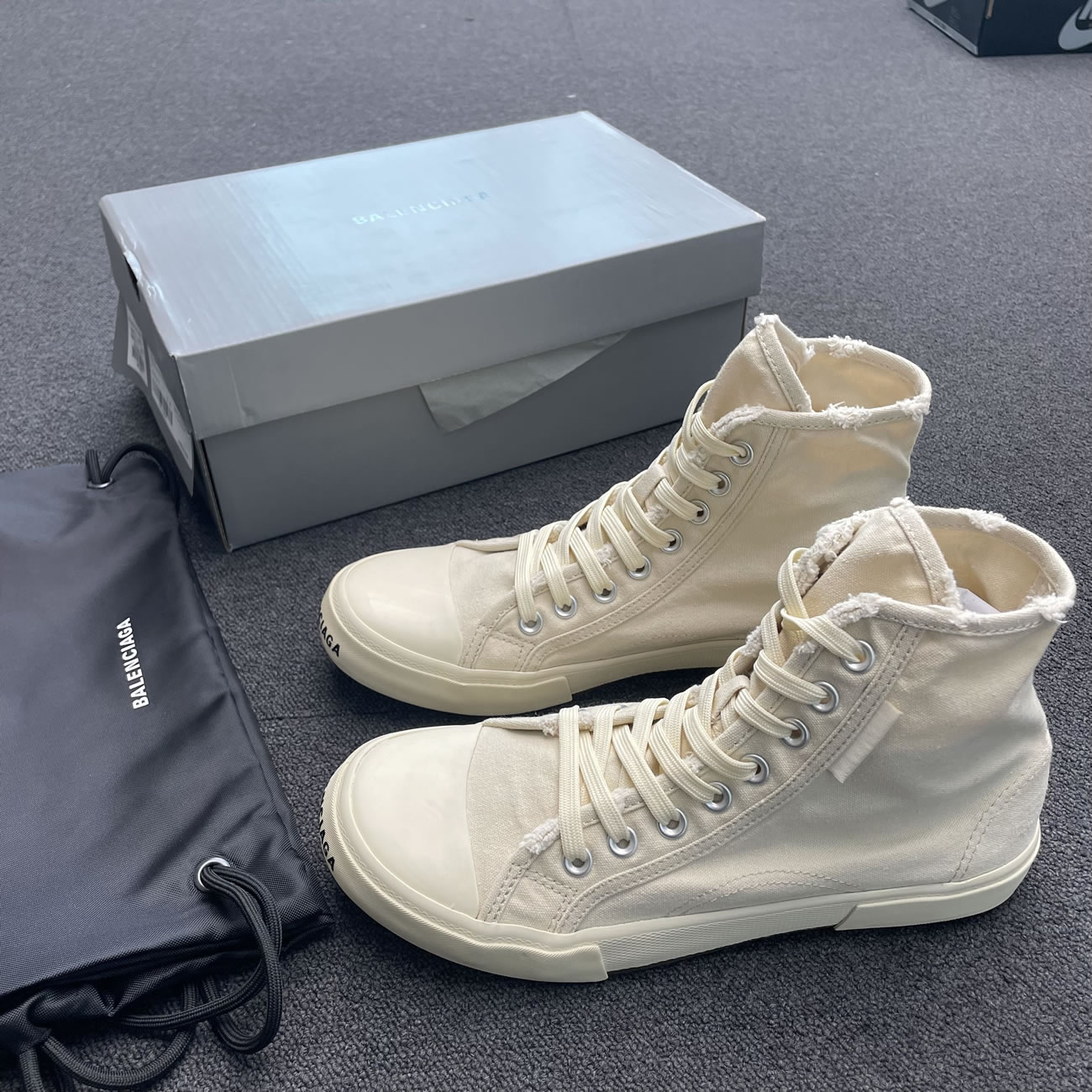 Balenciaga Paris High Top Black 688752w3rc11090 (32) - www.kitistry.com Balenciaga Paris High Top Black 688752w3rc11090 (32) - www.kitistry.com