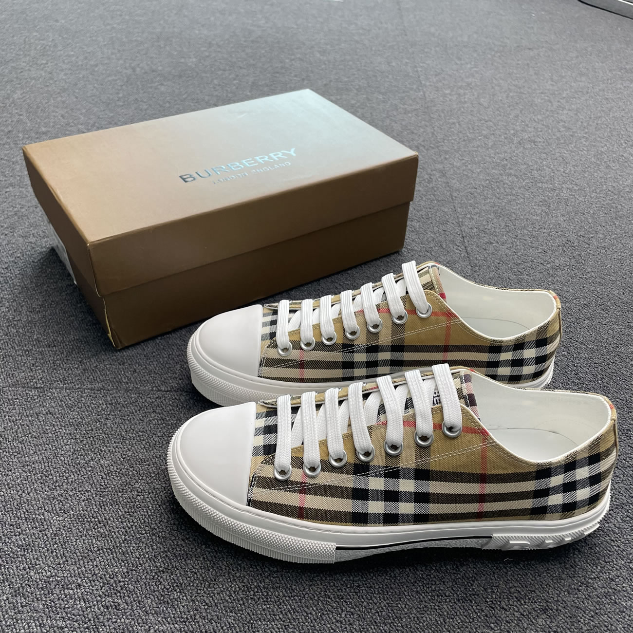 Burberry Vintage Check Cotton Sneakers Archive Beige White W 80505061 (10) - www.kitistry.com Burberry Vintage Check Cotton Sneakers Archive Beige White W 80505061 (10) - www.kitistry.com