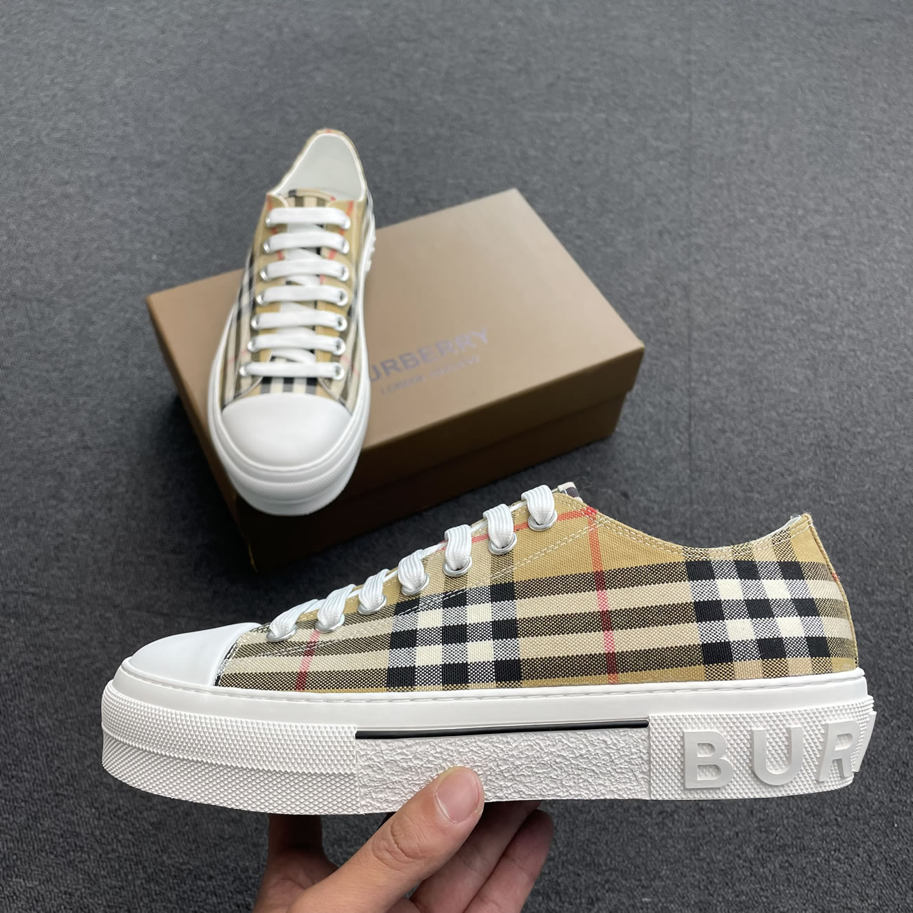 Burberry Vintage Check Cotton Sneakers Archive Beige White W 80505061 (4) - www.kitistry.com Burberry Vintage Check Cotton Sneakers Archive Beige White W 80505061 (4) - www.kitistry.com