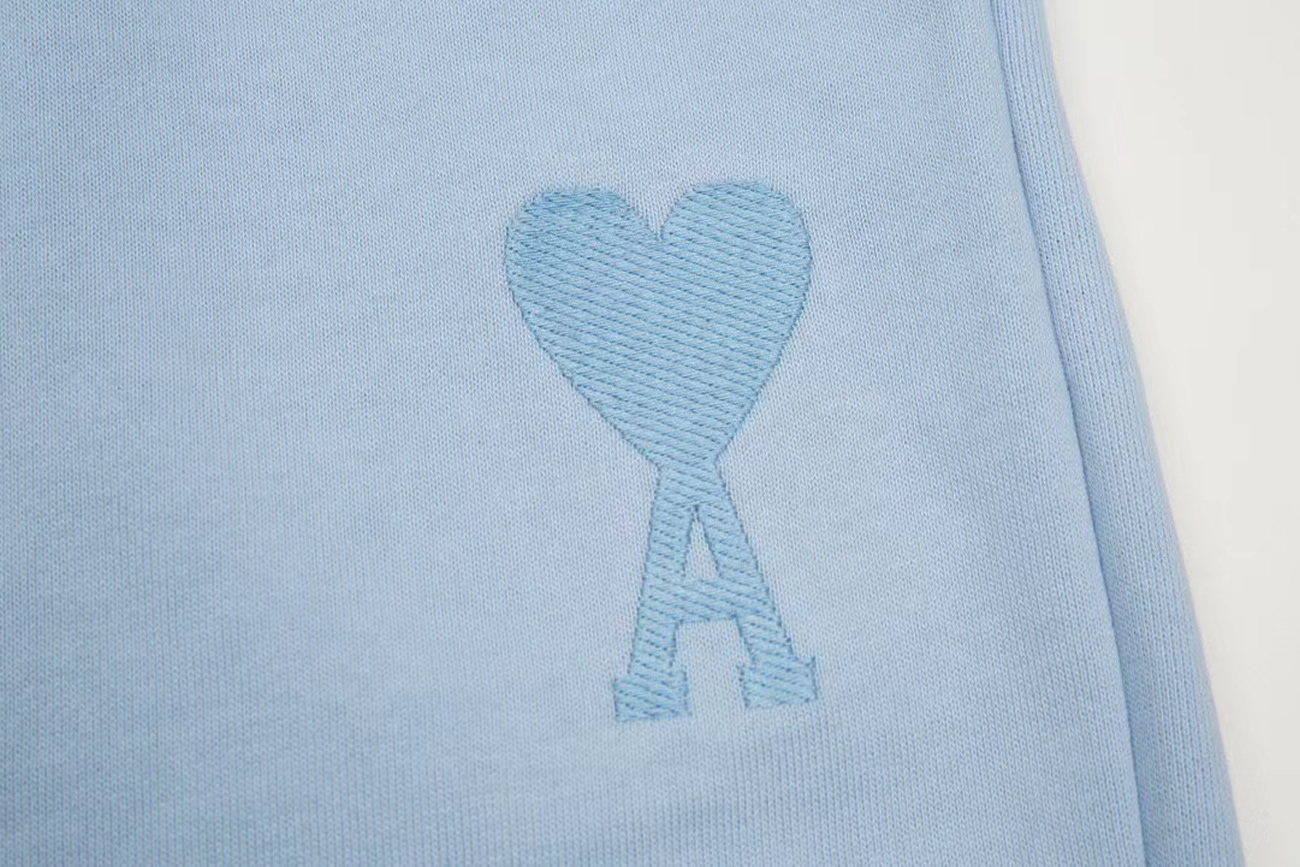 Ami Paris Logo Embroidered Sports Shorts (15) - www.kitistry.com Ami Paris Logo Embroidered Sports Shorts (15) - www.kitistry.com