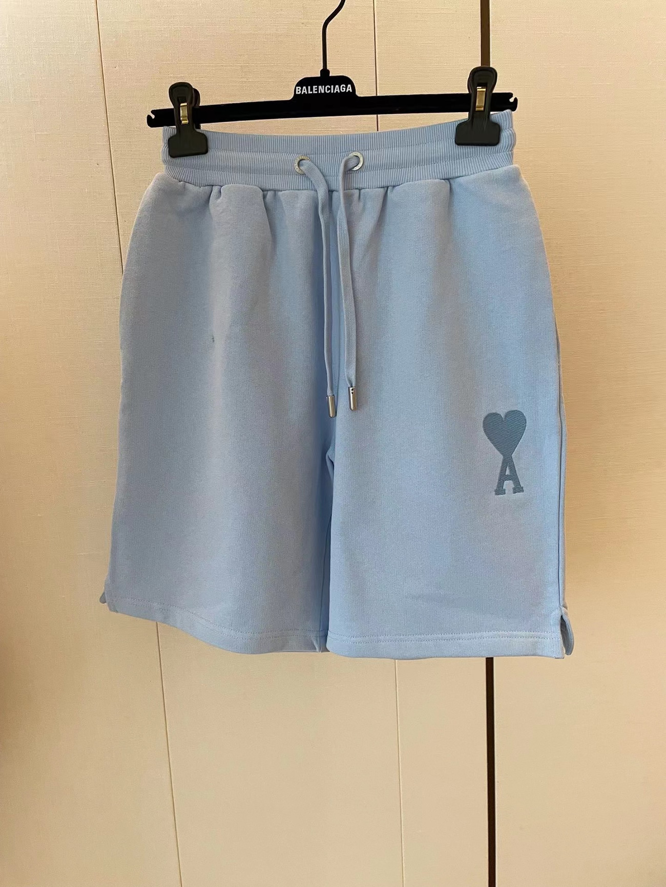 Ami Paris Logo Embroidered Sports Shorts (9) - www.kitistry.com Ami Paris Logo Embroidered Sports Shorts (9) - www.kitistry.com