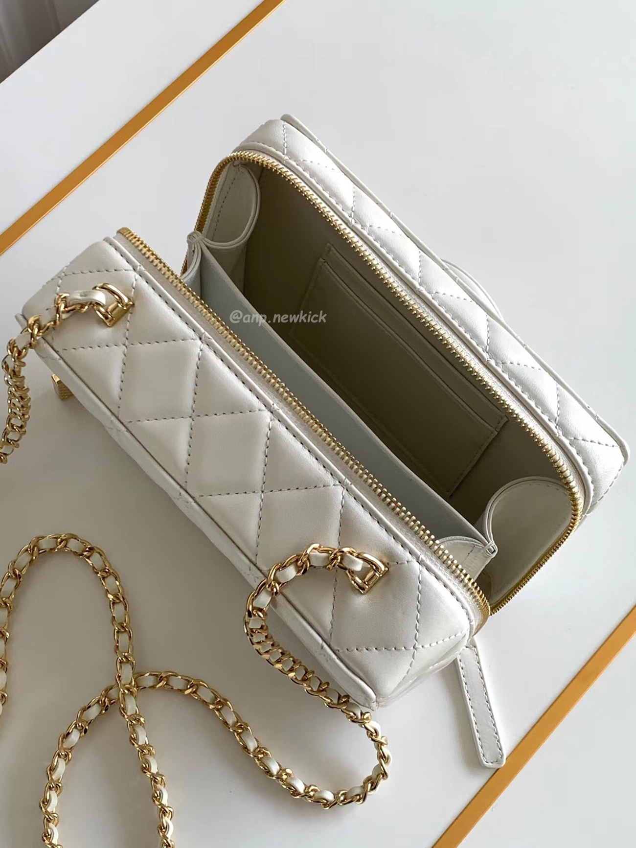 Chanel Camera Bag Lambskin White As4817 B16255 10601 (6) - www.kitistry.com Chanel Camera Bag Lambskin White As4817 B16255 10601 (6) - www.kitistry.com