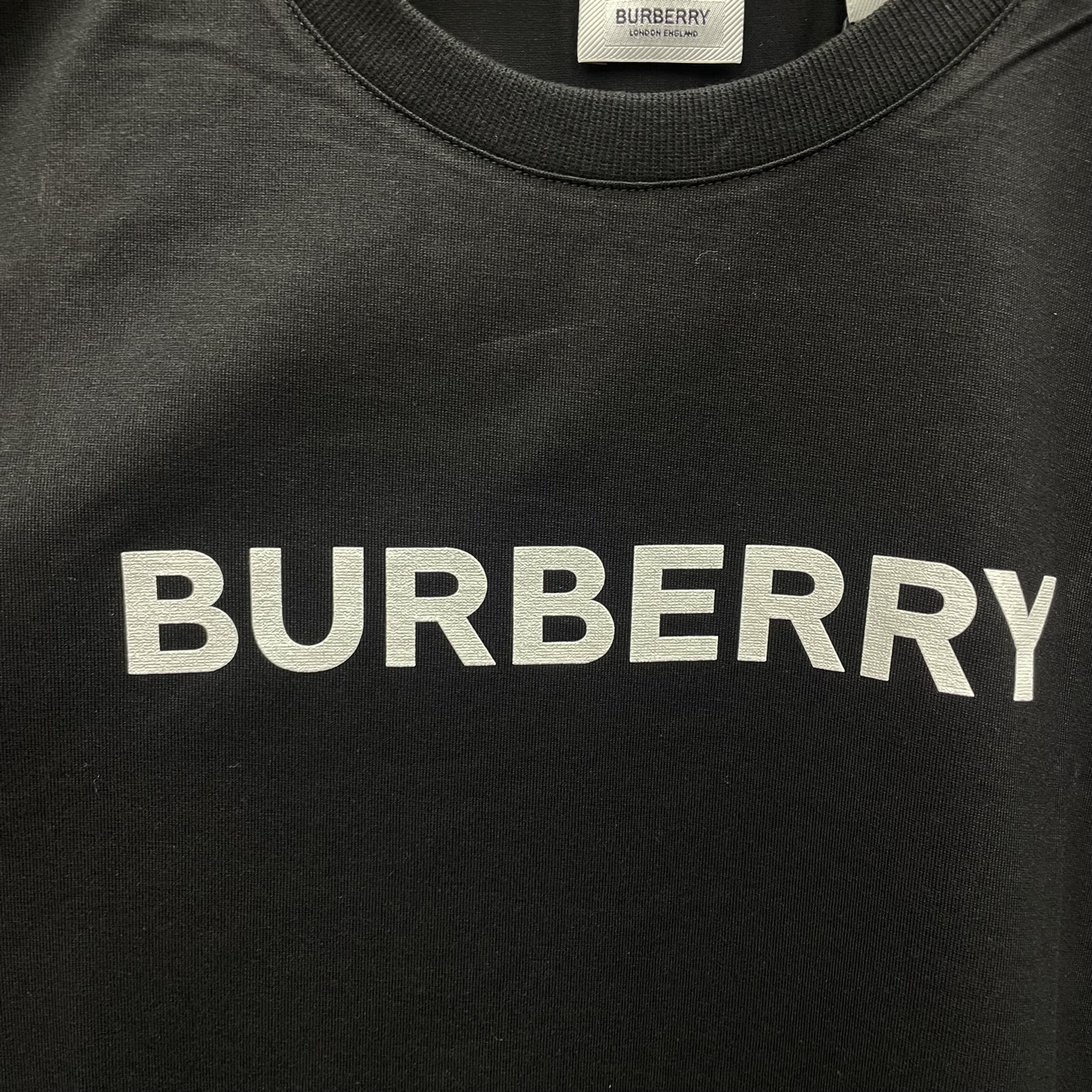 Burberry Logo Print Cotton Oversized T Shirt Black Blue White Aw22 (2) - www.kitistry.com Burberry Logo Print Cotton Oversized T Shirt Black Blue White Aw22 (2) - www.kitistry.com