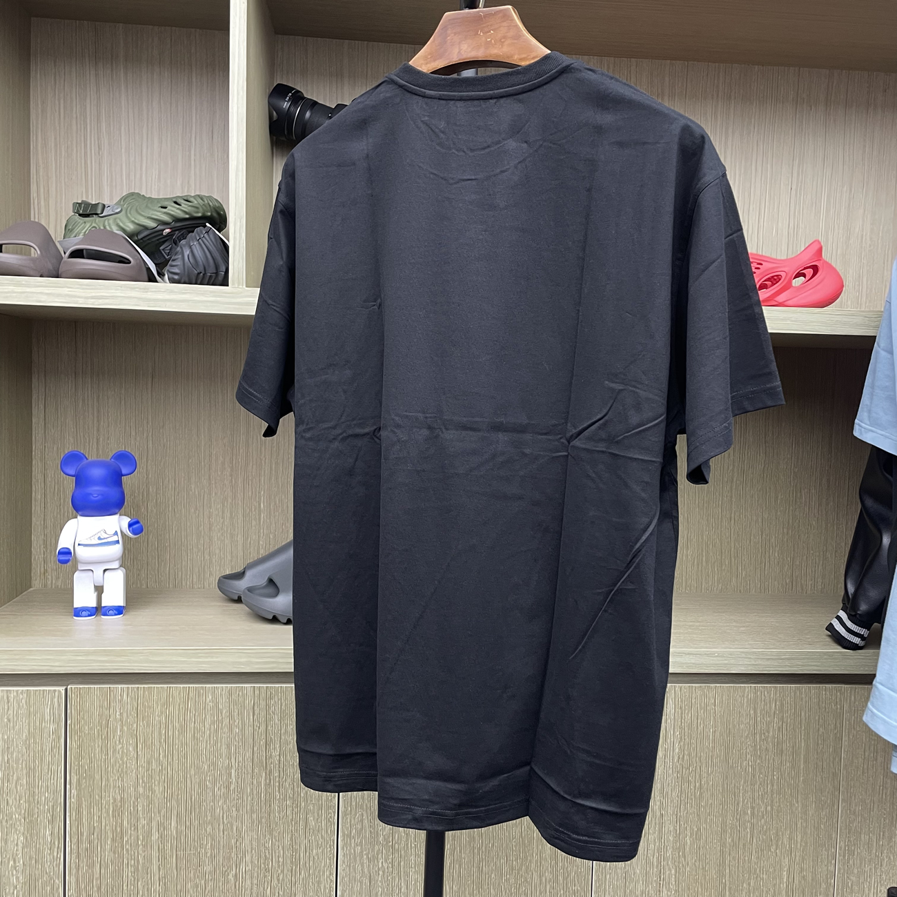 Burberry Logo Print Cotton Oversized T Shirt Black Blue White Aw22 (3) - www.kitistry.com Burberry Logo Print Cotton Oversized T Shirt Black Blue White Aw22 (3) - www.kitistry.com