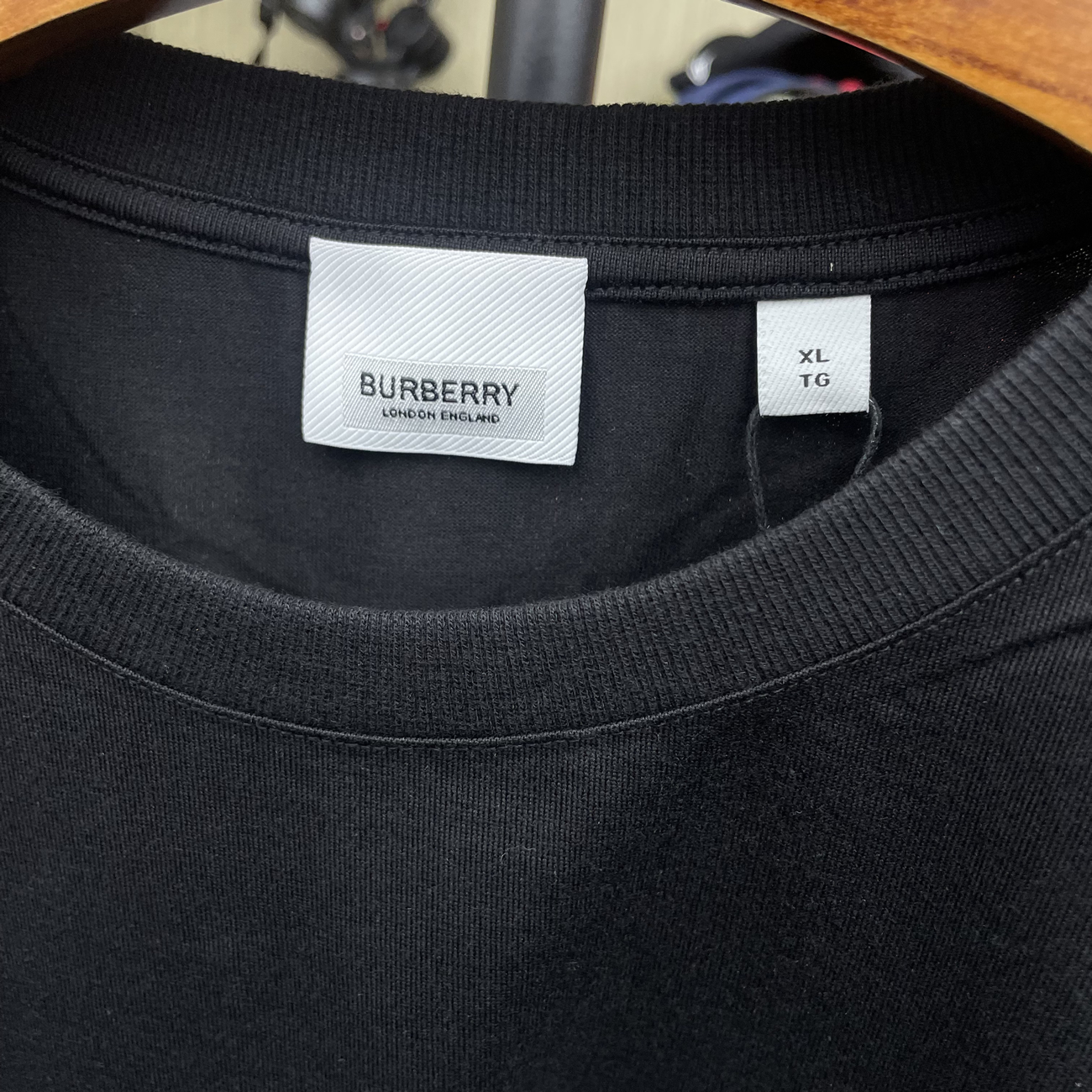 Burberry Logo Print Cotton Oversized T Shirt Black Blue White Aw22 (6) - www.kitistry.com Burberry Logo Print Cotton Oversized T Shirt Black Blue White Aw22 (6) - www.kitistry.com