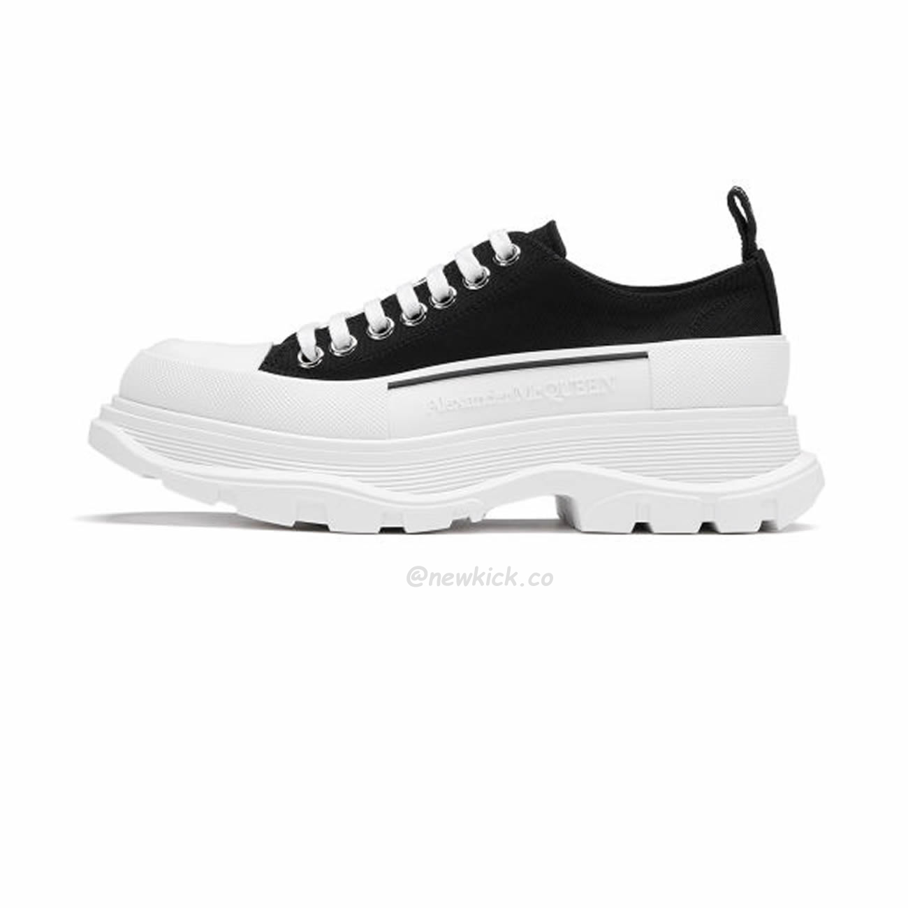 Alexander Mcqueen Tread Slick Low Lace Up Black White (1) - www.kitistry.com Alexander Mcqueen Tread Slick Low Lace Up Black White (1) - www.kitistry.com