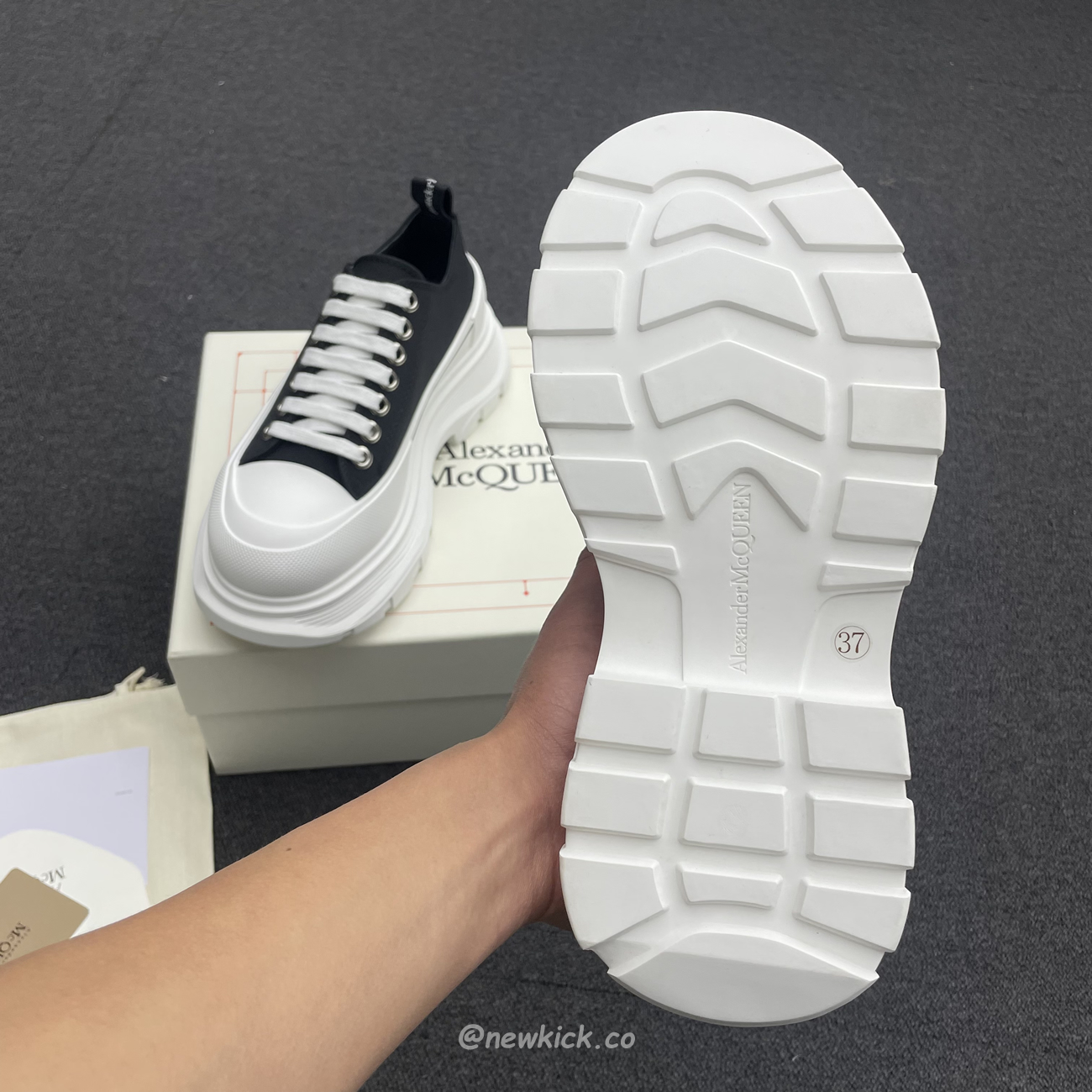 Alexander Mcqueen Tread Slick Low Lace Up Black White (10) - www.kitistry.com Alexander Mcqueen Tread Slick Low Lace Up Black White (10) - www.kitistry.com