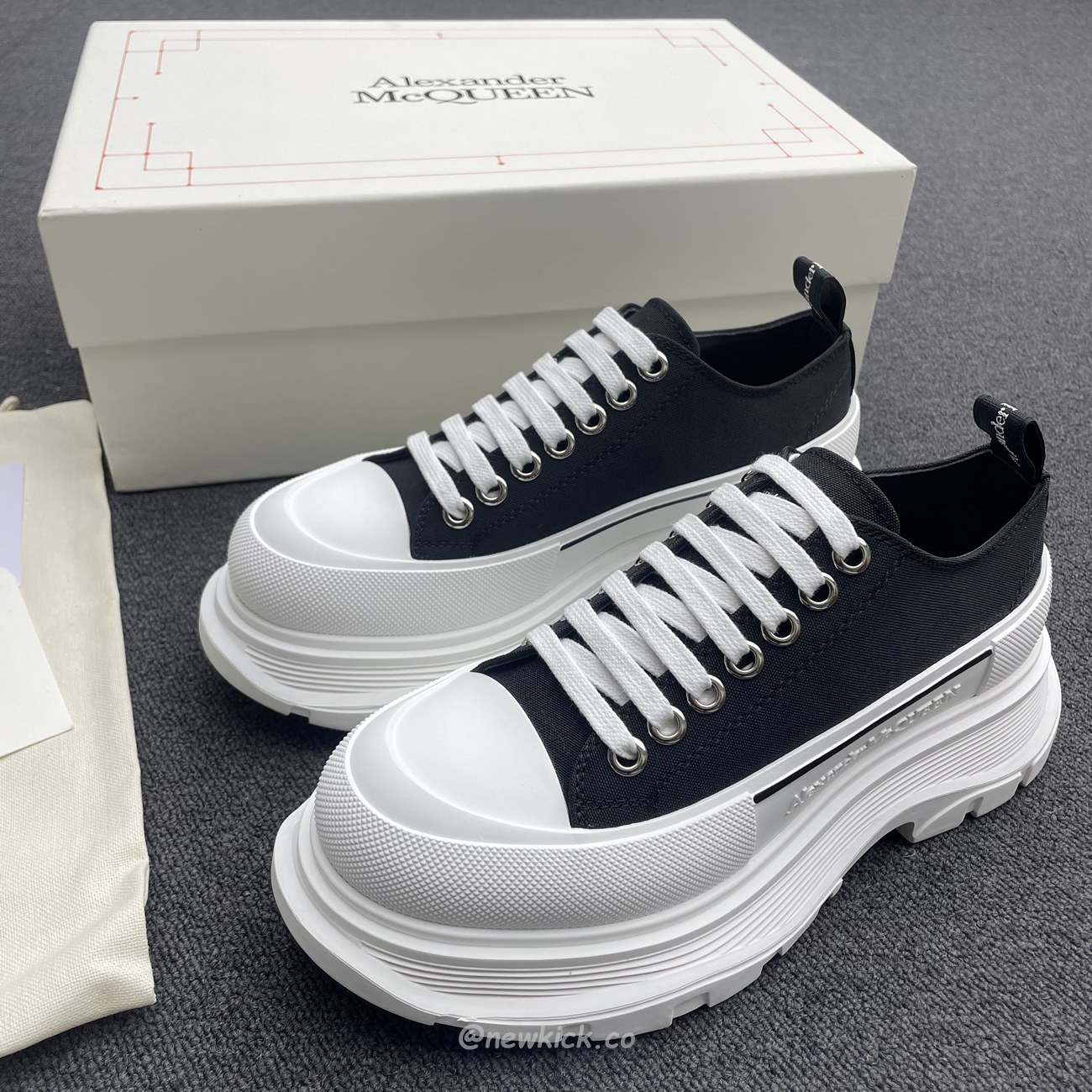 Alexander Mcqueen Tread Slick Low Lace Up Black White (8) - www.kitistry.com Alexander Mcqueen Tread Slick Low Lace Up Black White (8) - www.kitistry.com