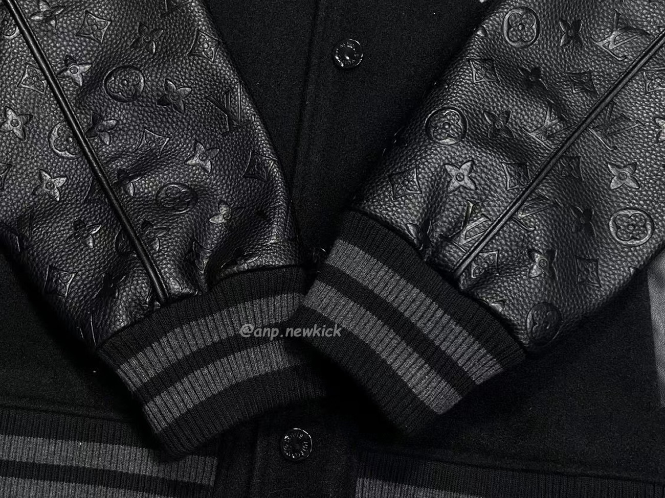 Louis Vuitton Dark Clown Reversible Men Panel Leather Baseball Jersey (5) - www.kitistry.com Louis Vuitton Dark Clown Reversible Men Panel Leather Baseball Jersey (5) - www.kitistry.com