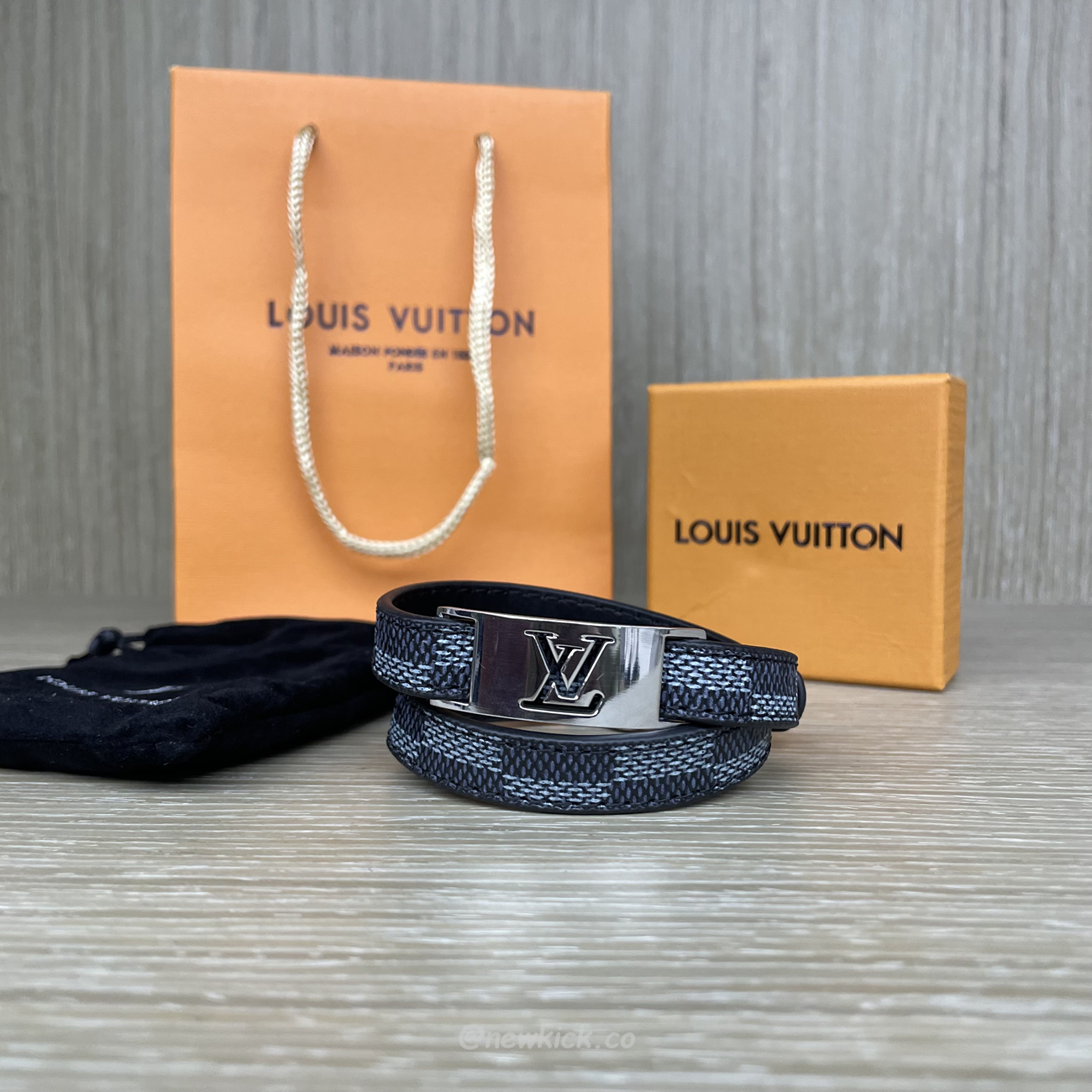 Louis Vuitton Leather Bracelet (4) - www.kitistry.com Louis Vuitton Leather Bracelet (4) - www.kitistry.com