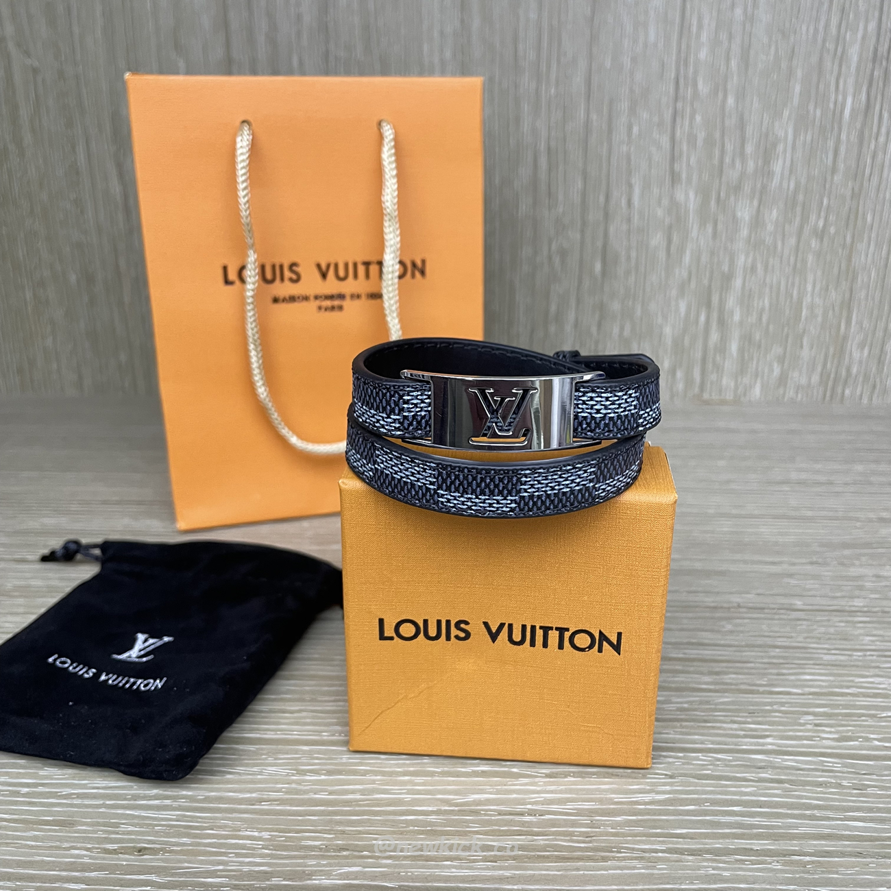 Louis Vuitton Leather Bracelet (5) - www.kitistry.com Louis Vuitton Leather Bracelet (5) - www.kitistry.com
