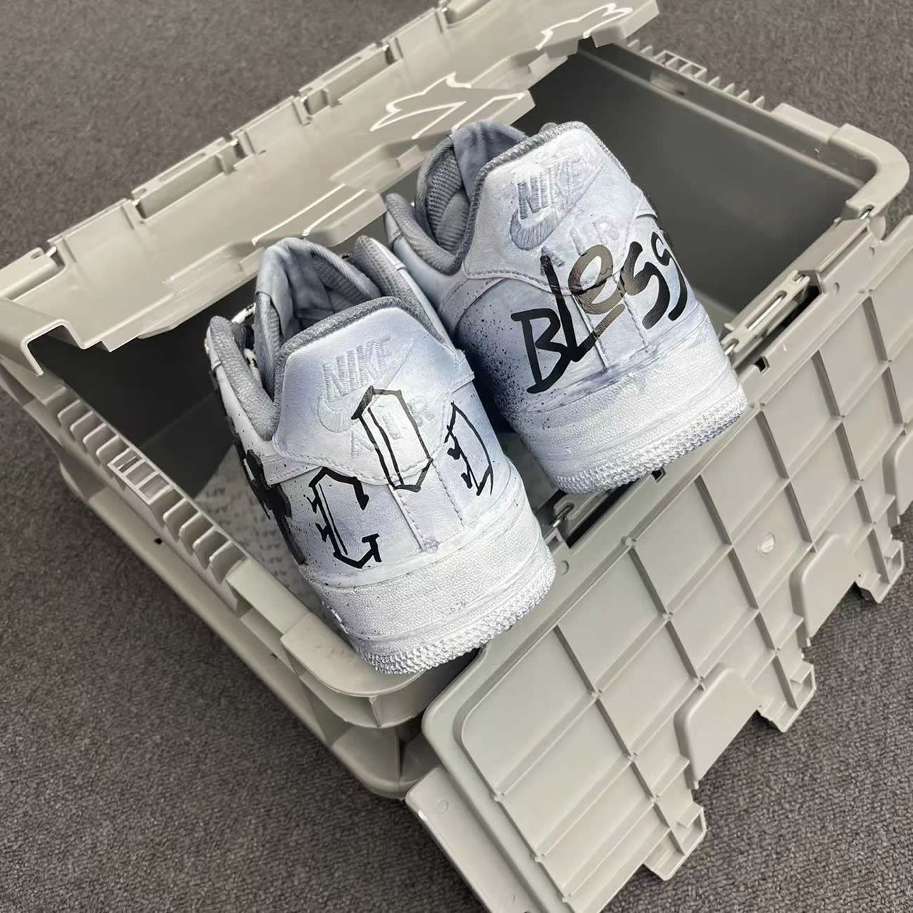 Custom Shoes Chrome X Nike Air Force 1 Dipped Reflective (10) - www.kitistry.com Custom Shoes Chrome X Nike Air Force 1 Dipped Reflective (10) - www.kitistry.com