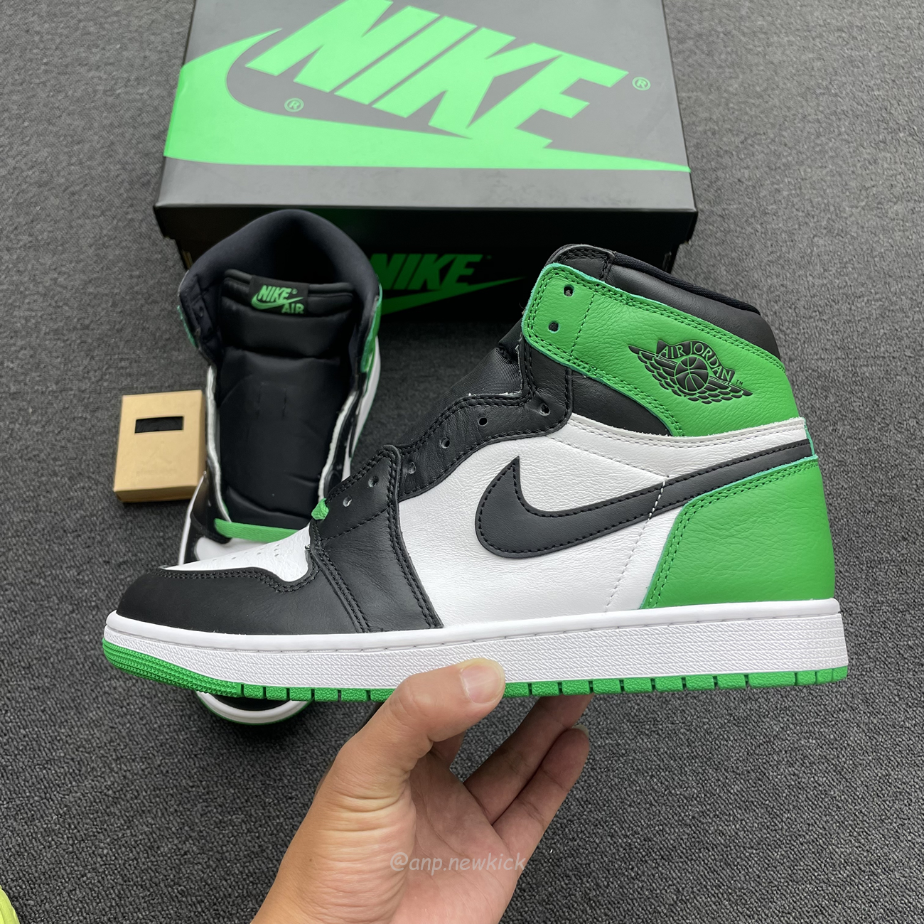 Air Jordan 1 Retro High Og Lucky Green Dz5485 031 (17) - www.kitistry.com