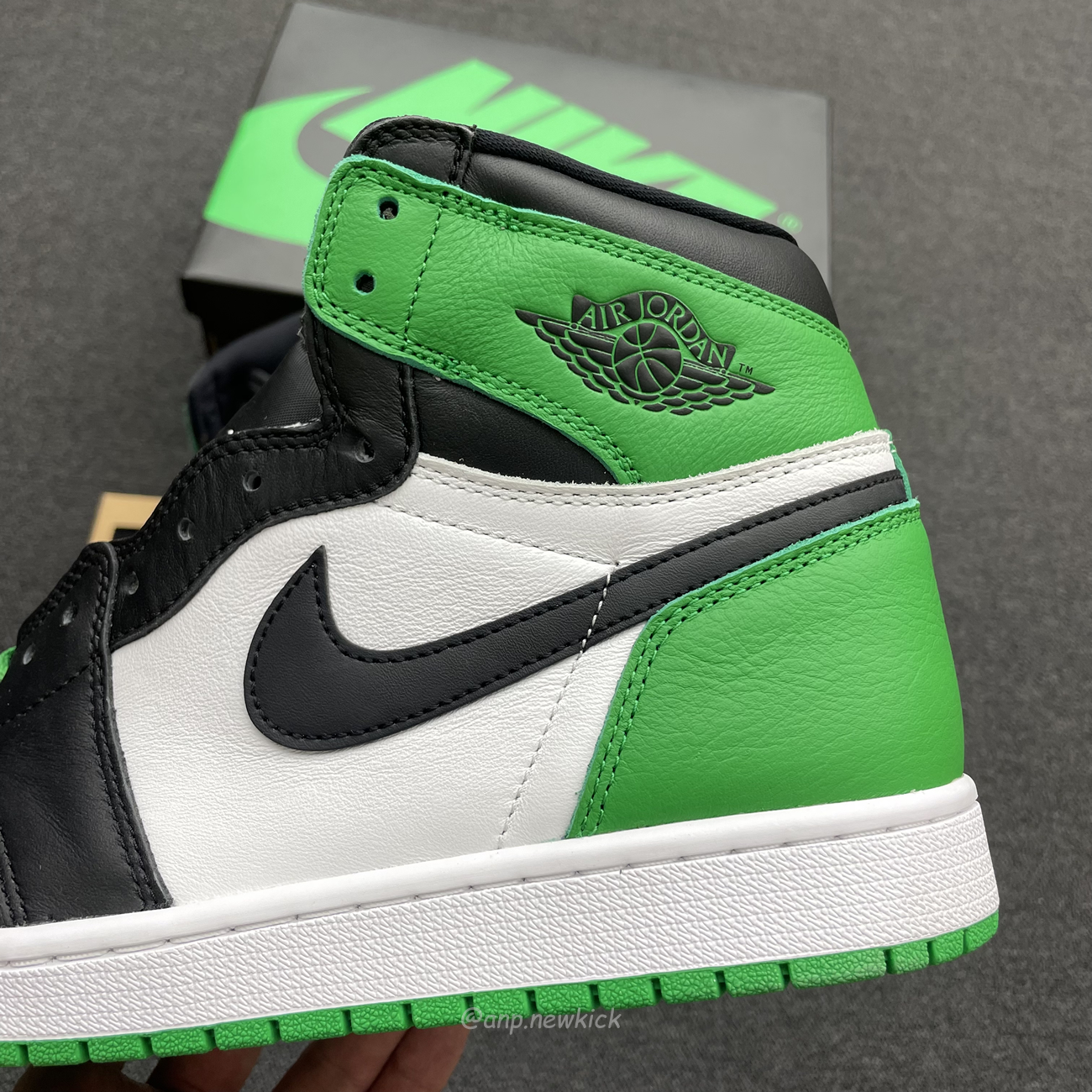 Air Jordan 1 Retro High Og Lucky Green Dz5485 031 (18) - www.kitistry.com