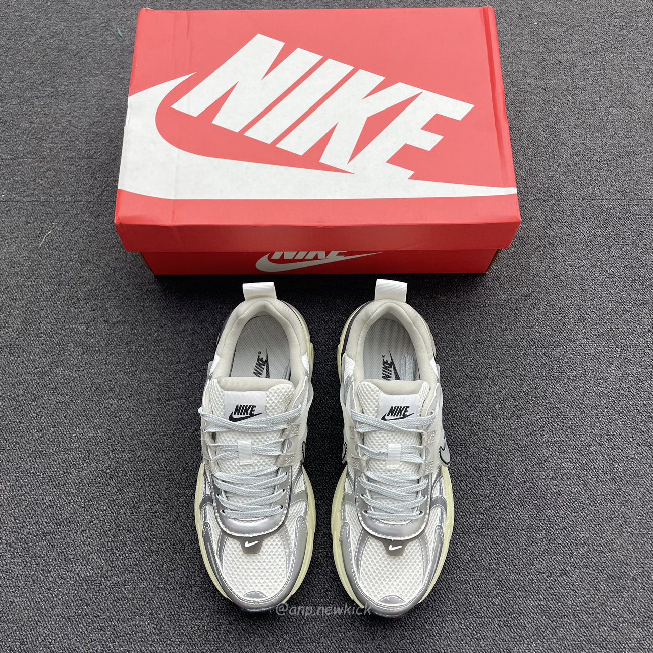 Nike V2k Run Summit White Metallic Silver Fd0736 100 (8) - www.kitistry.com Nike V2k Run Summit White Metallic Silver Fd0736 100 (8) - www.kitistry.com