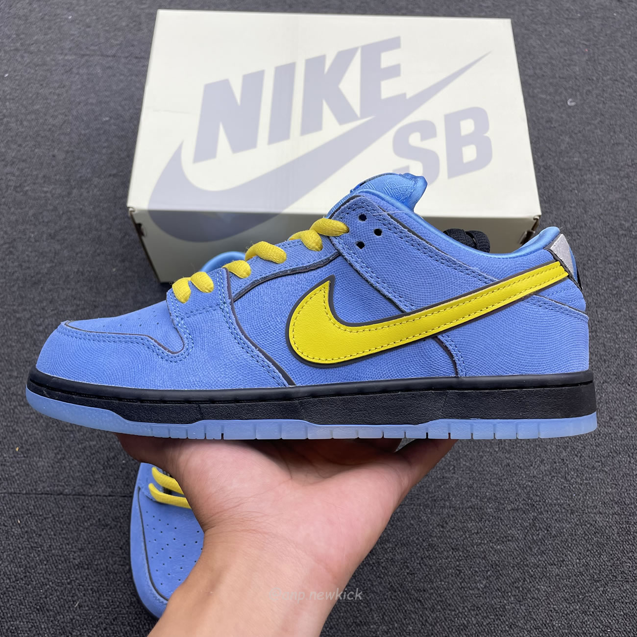 Nike Sb Dunk Low X The Powerpuff Girls On Feet Look At Bubbles Fz8320 400 (10) - www.kitistry.com Nike Sb Dunk Low X The Powerpuff Girls On Feet Look At Bubbles Fz8320 400 (10) - www.kitistry.com