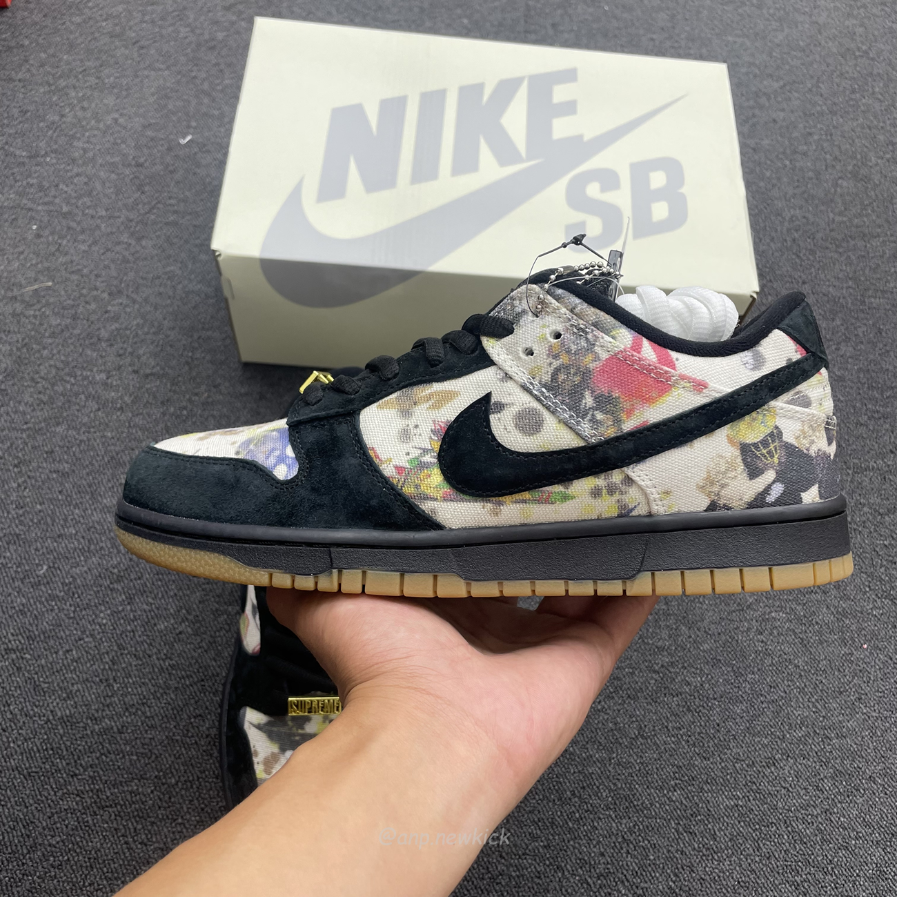 Nike Sb Dunk Low Supreme Rammellzee Fd8778 001 (4) - www.kitistry.com Nike Sb Dunk Low Supreme Rammellzee Fd8778 001 (4) - www.kitistry.com