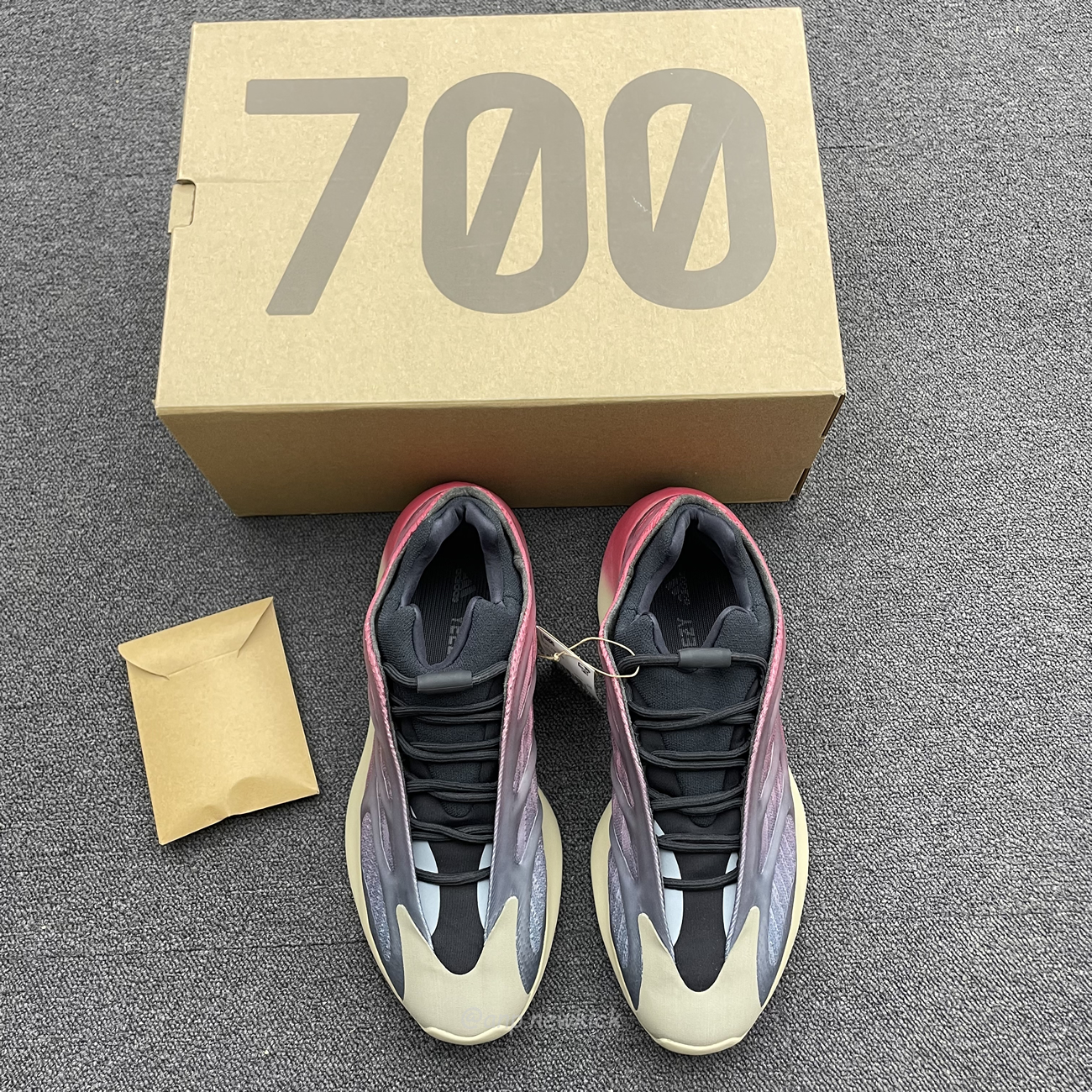 Adidas Yeezy 700 V3 Fade Carbon Gw1814 (3) - www.kitistry.com Adidas Yeezy 700 V3 Fade Carbon Gw1814 (3) - www.kitistry.com