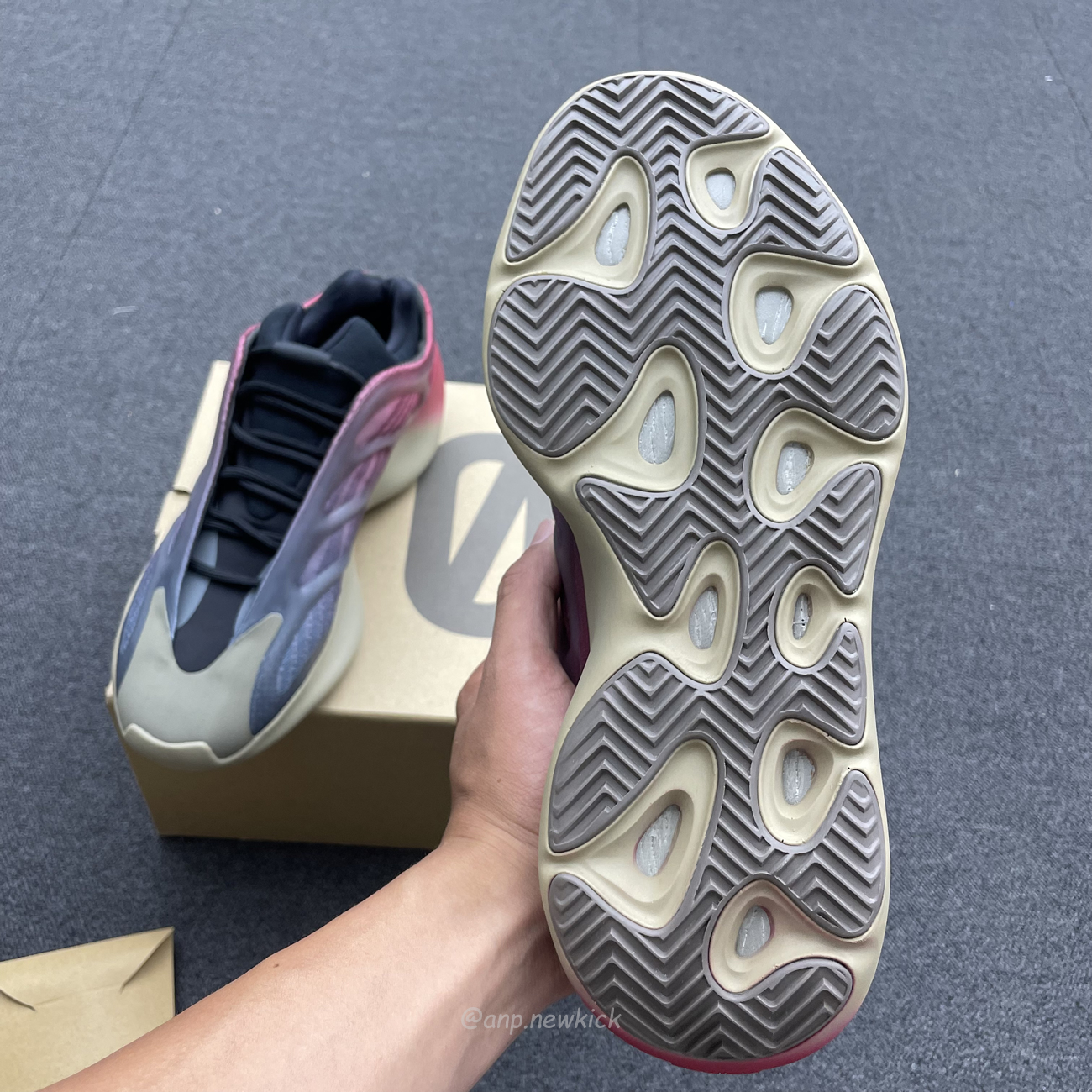 Adidas Yeezy 700 V3 Fade Carbon Gw1814 (5) - www.kitistry.com Adidas Yeezy 700 V3 Fade Carbon Gw1814 (5) - www.kitistry.com