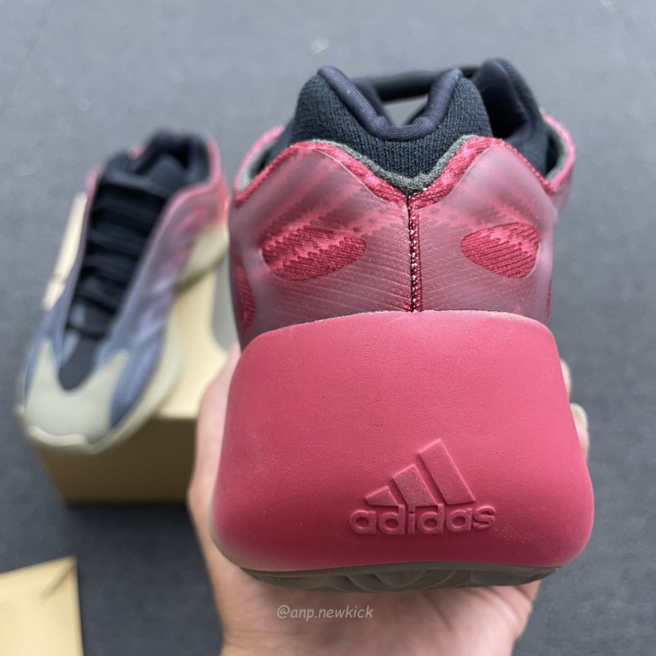 Adidas Yeezy 700 V3 Fade Carbon Gw1814 (8) - www.kitistry.com Adidas Yeezy 700 V3 Fade Carbon Gw1814 (8) - www.kitistry.com