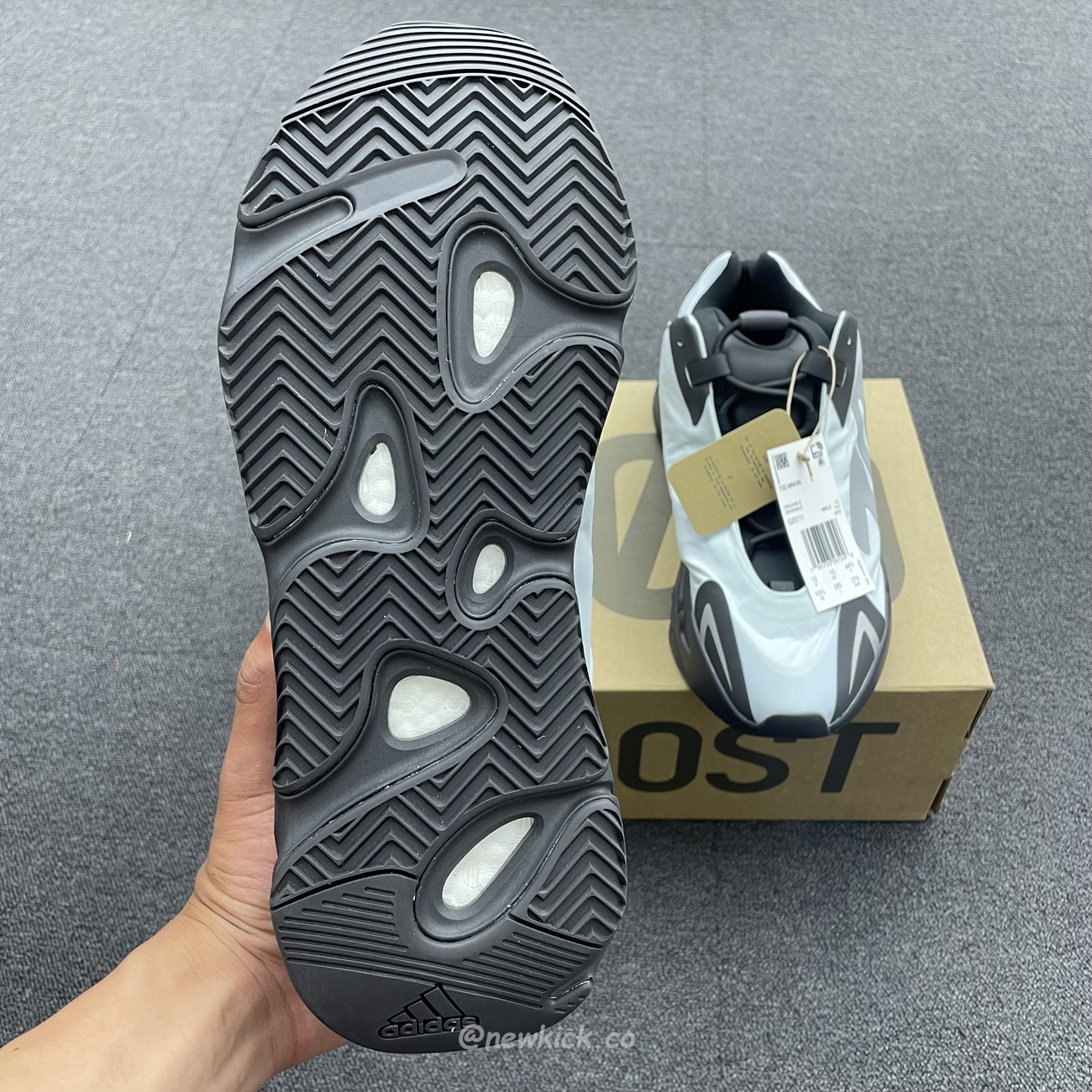 Adidas Yeezy Boost 700 Mnvn Blue Tint Gz0711 (2) - www.kitistry.com Adidas Yeezy Boost 700 Mnvn Blue Tint Gz0711 (2) - www.kitistry.com