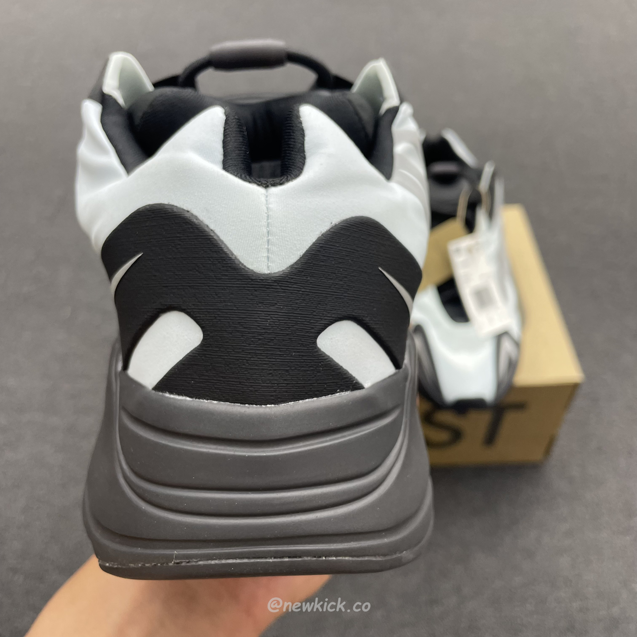 Adidas Yeezy Boost 700 Mnvn Blue Tint Gz0711 (4) - www.kitistry.com Adidas Yeezy Boost 700 Mnvn Blue Tint Gz0711 (4) - www.kitistry.com