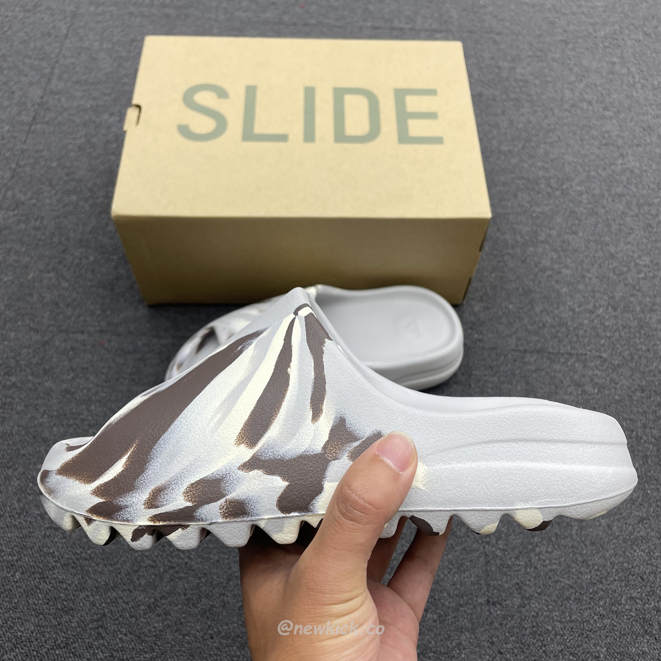 Adidas Yeezy X Kanye West Slide Bone (2) - www.kitistry.com