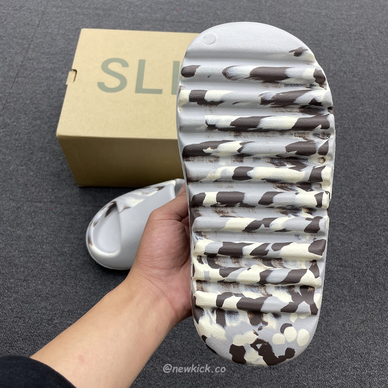 Adidas Yeezy X Kanye West Slide Bone (4) - www.kitistry.com