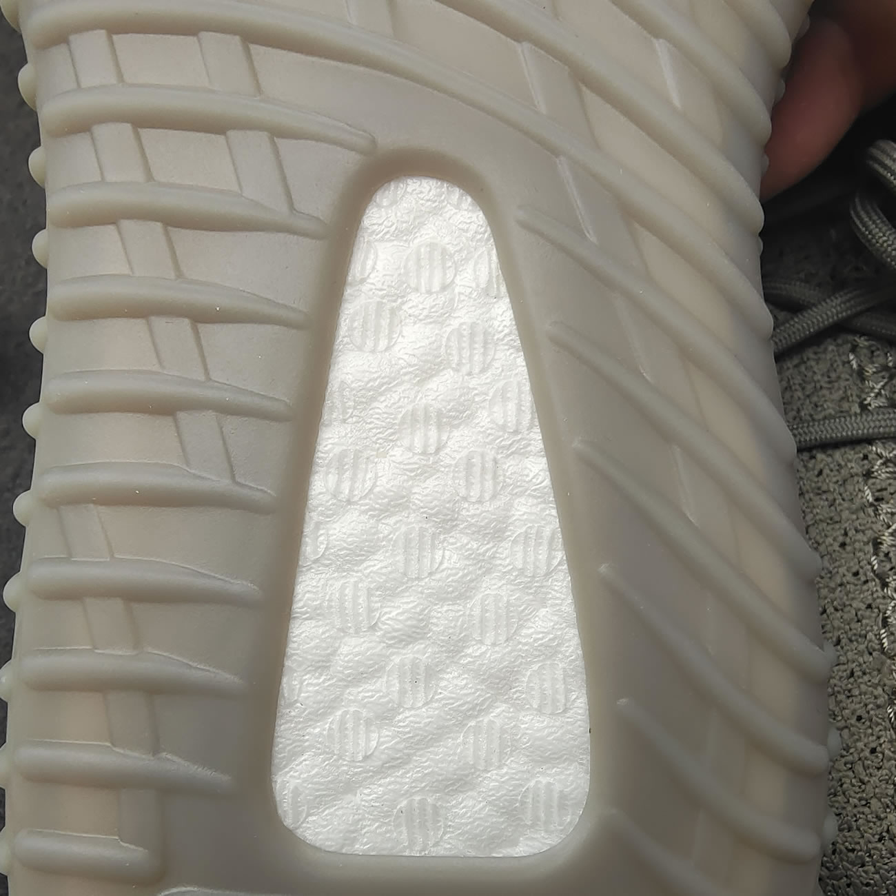 Adidas Yeezy Boost 350 V2 Granite Hq2059 (2) - www.kitistry.com Adidas Yeezy Boost 350 V2 Granite Hq2059 (2) - www.kitistry.com