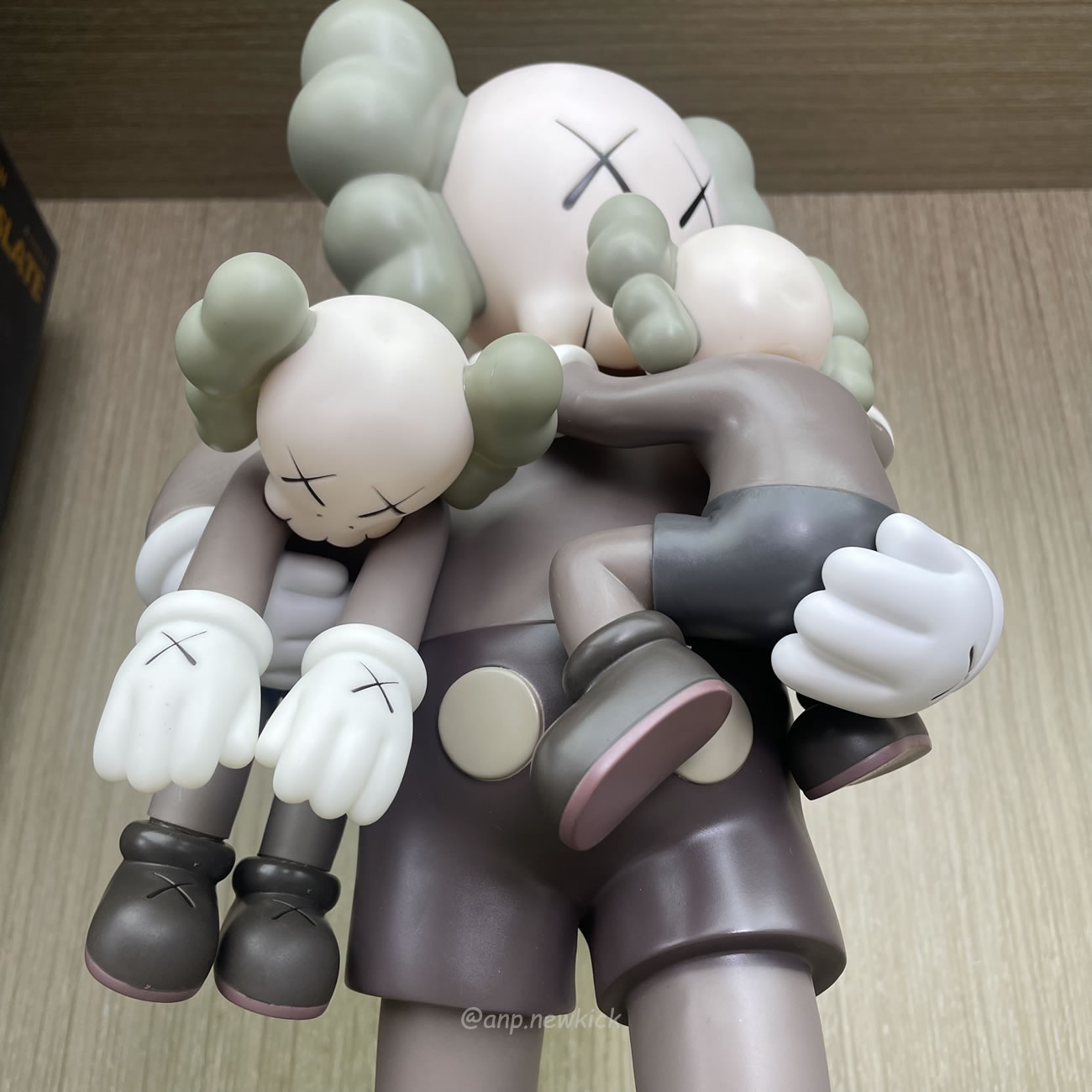 Kaws Clean Slate Figure (2) - www.kitistry.com Kaws Clean Slate Figure (2) - www.kitistry.com